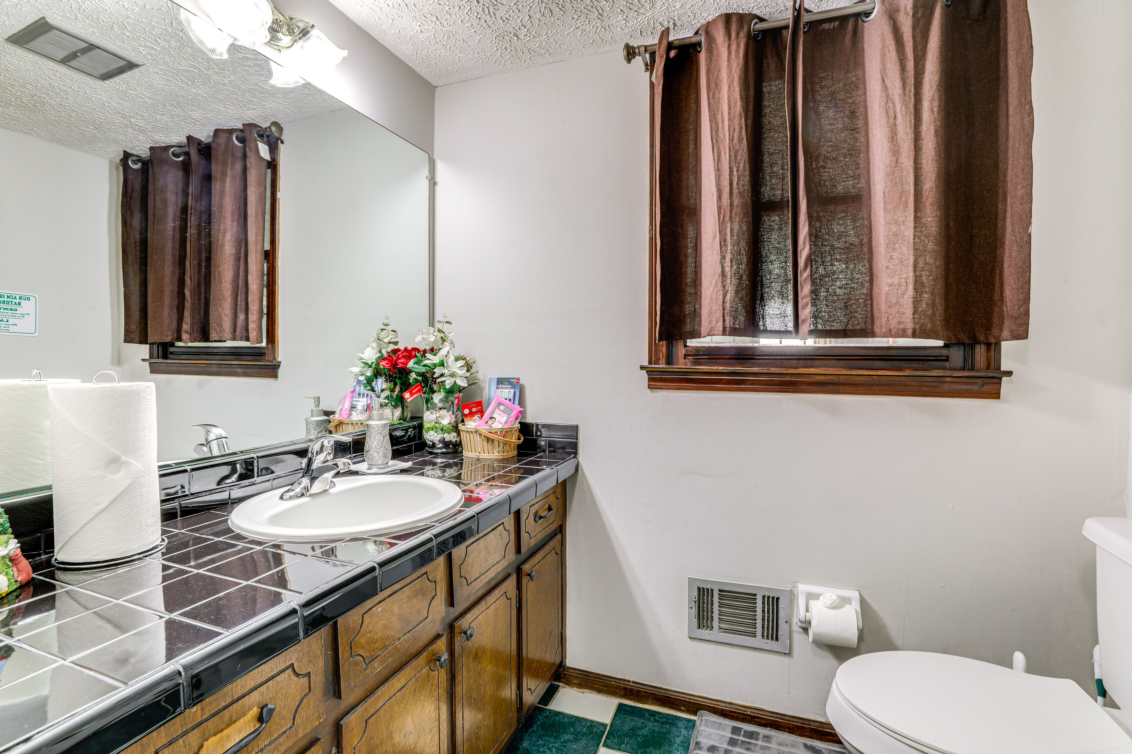 Half Bathroom | 1st Floor
