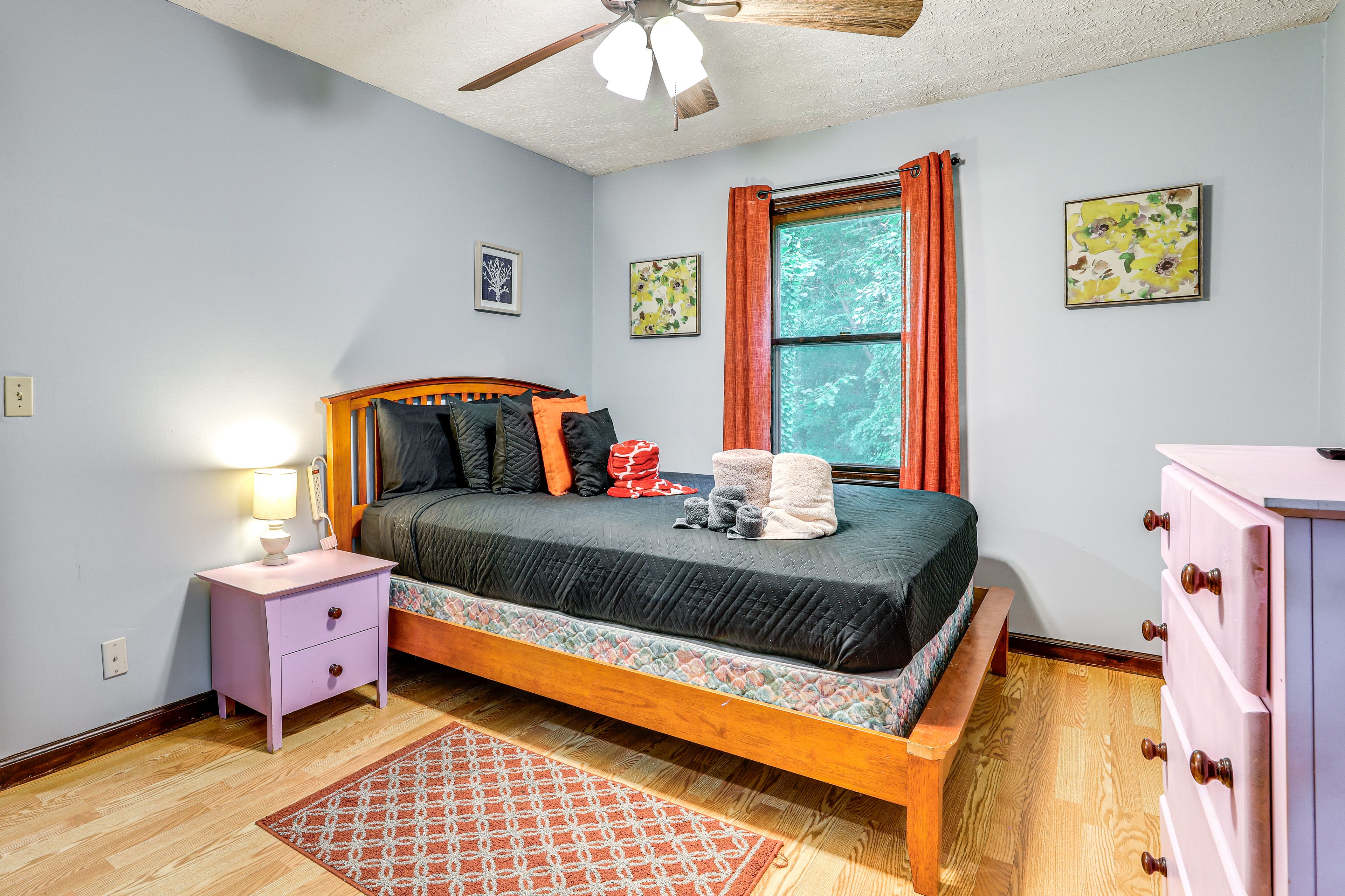 Bedroom 2 | Queen Bed | 2nd Floor
