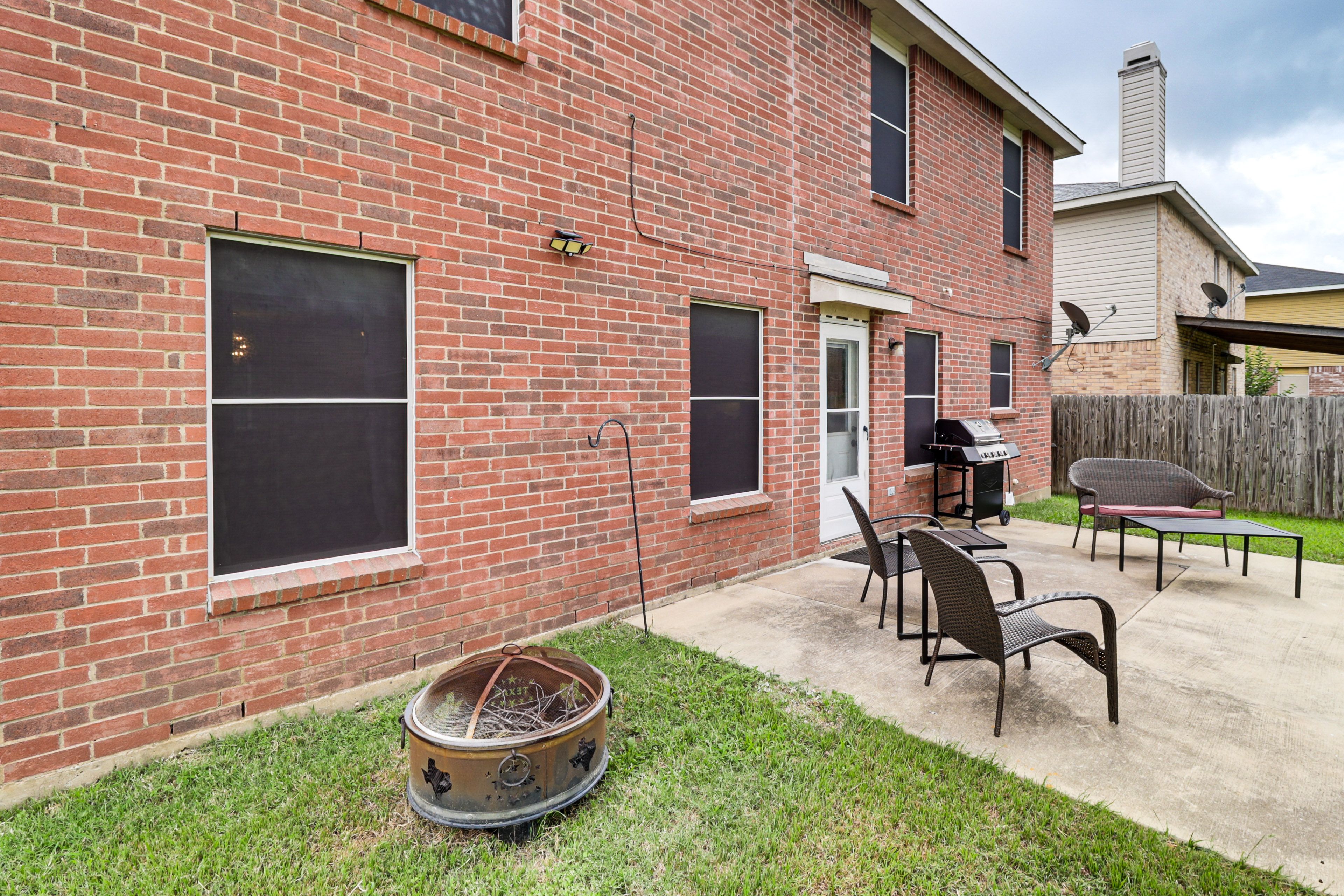 Patio | Gas Grill | Fire Pit