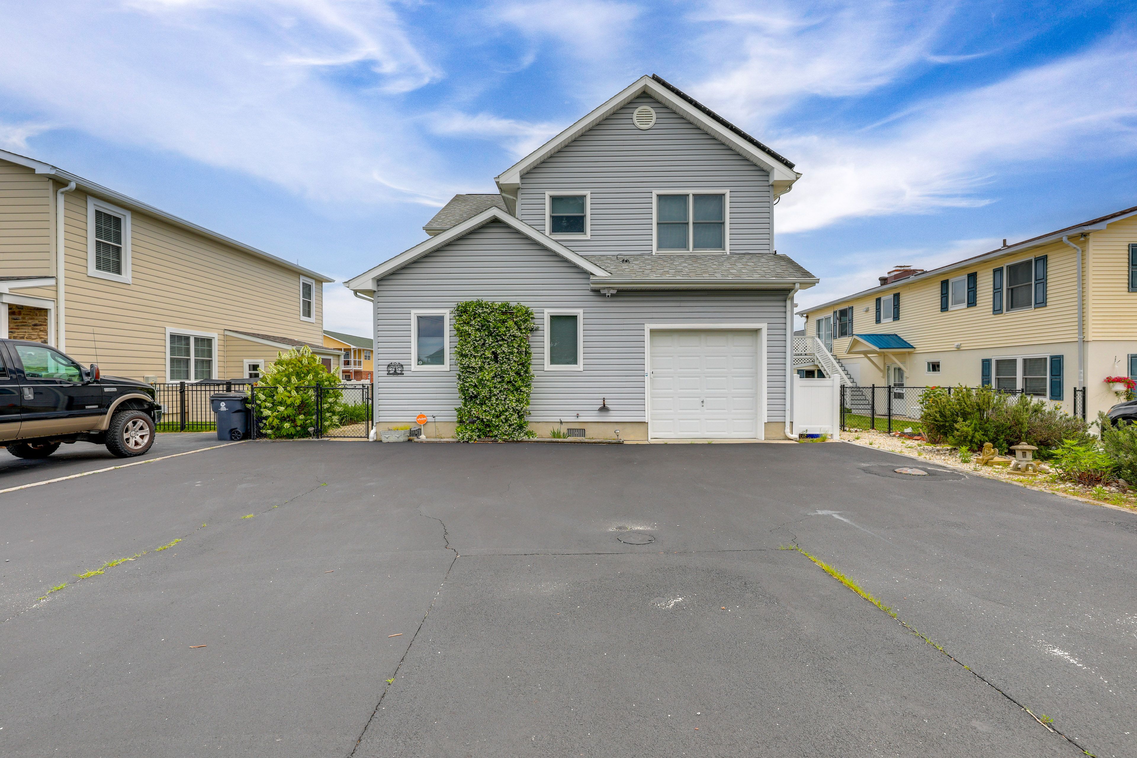 Parking | Driveway (5 Vehicles)