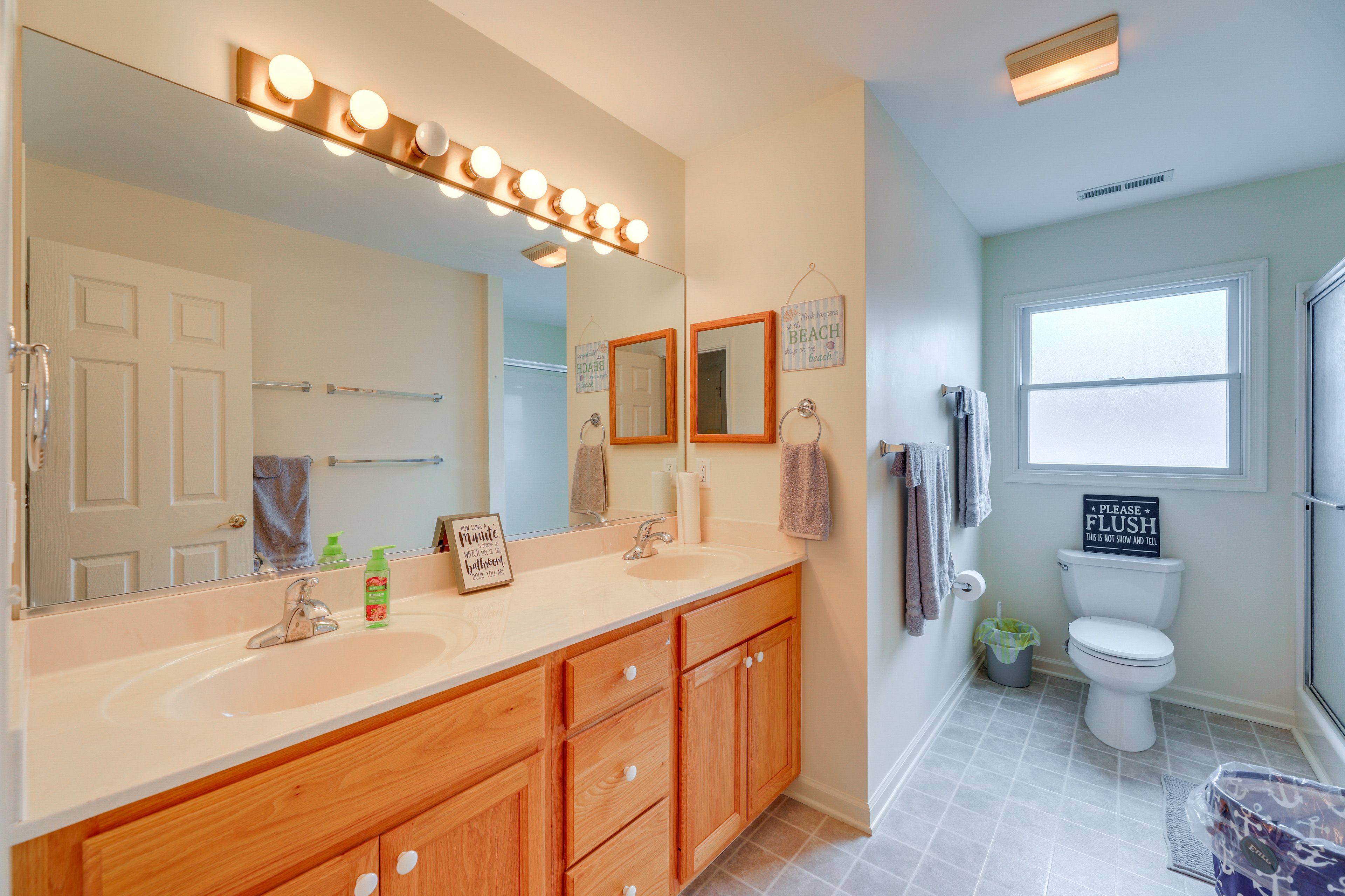 Full Bathroom | 2nd Floor