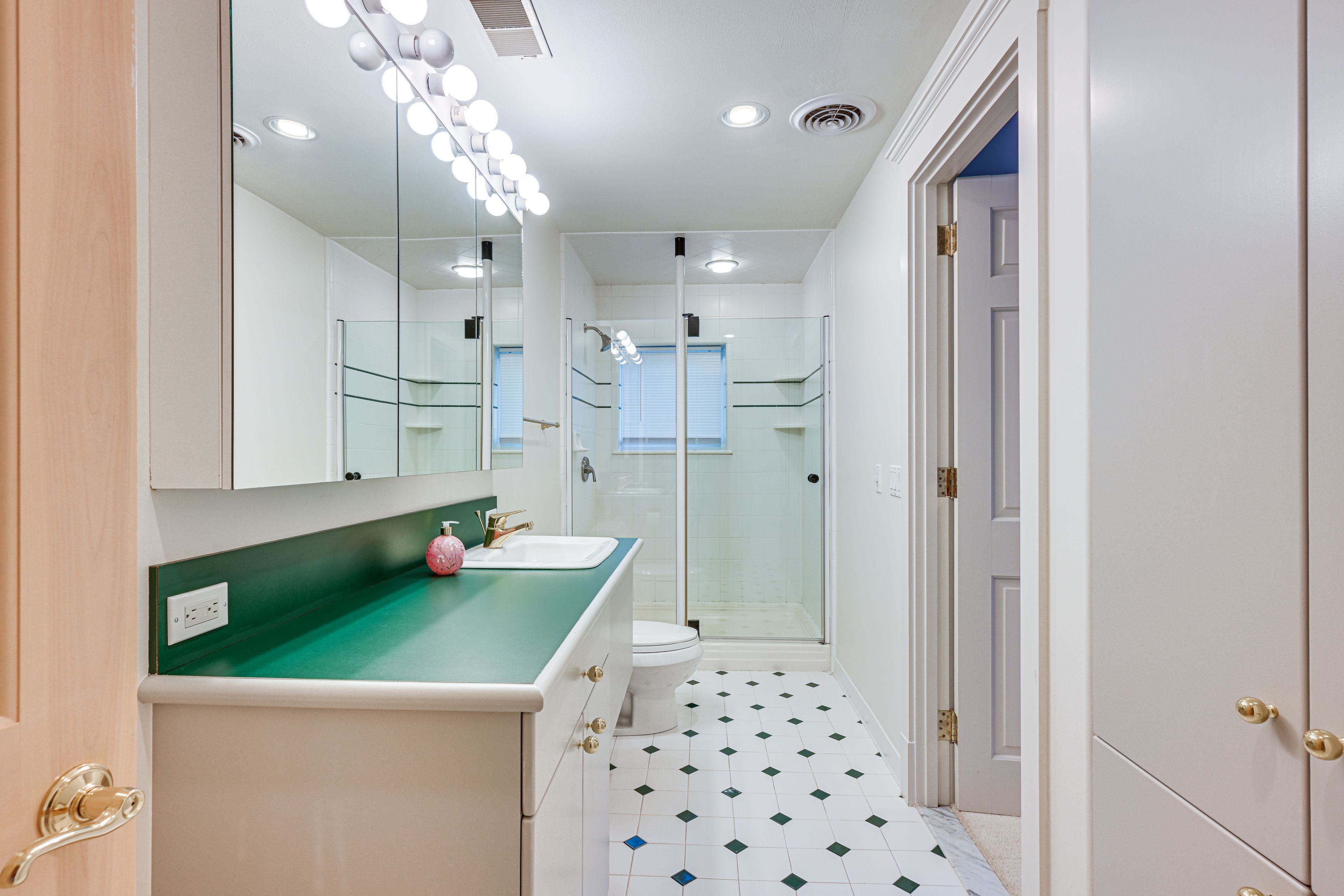 Full Bathroom | Basement
