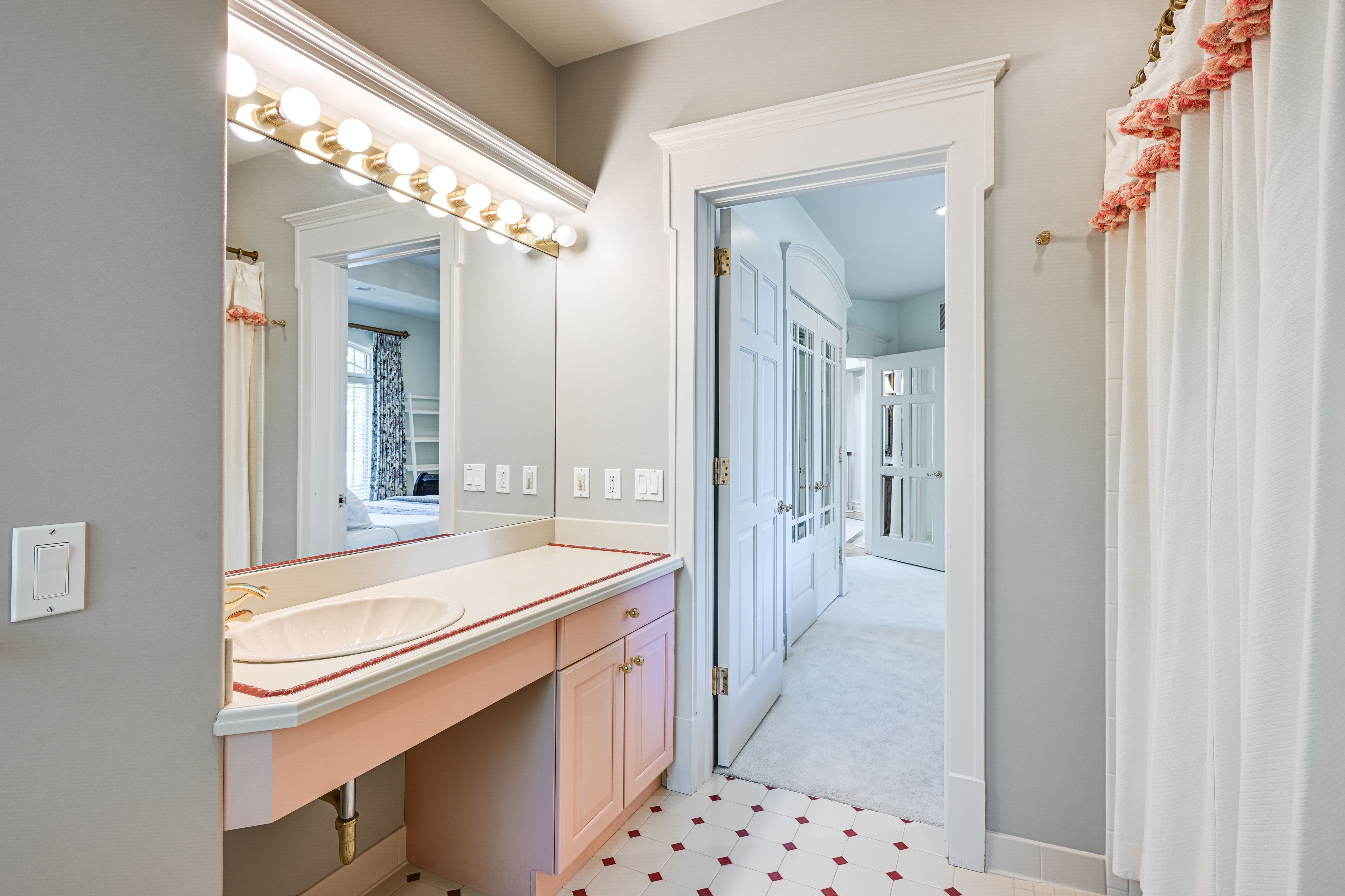 Full Bathroom | 1st Floor