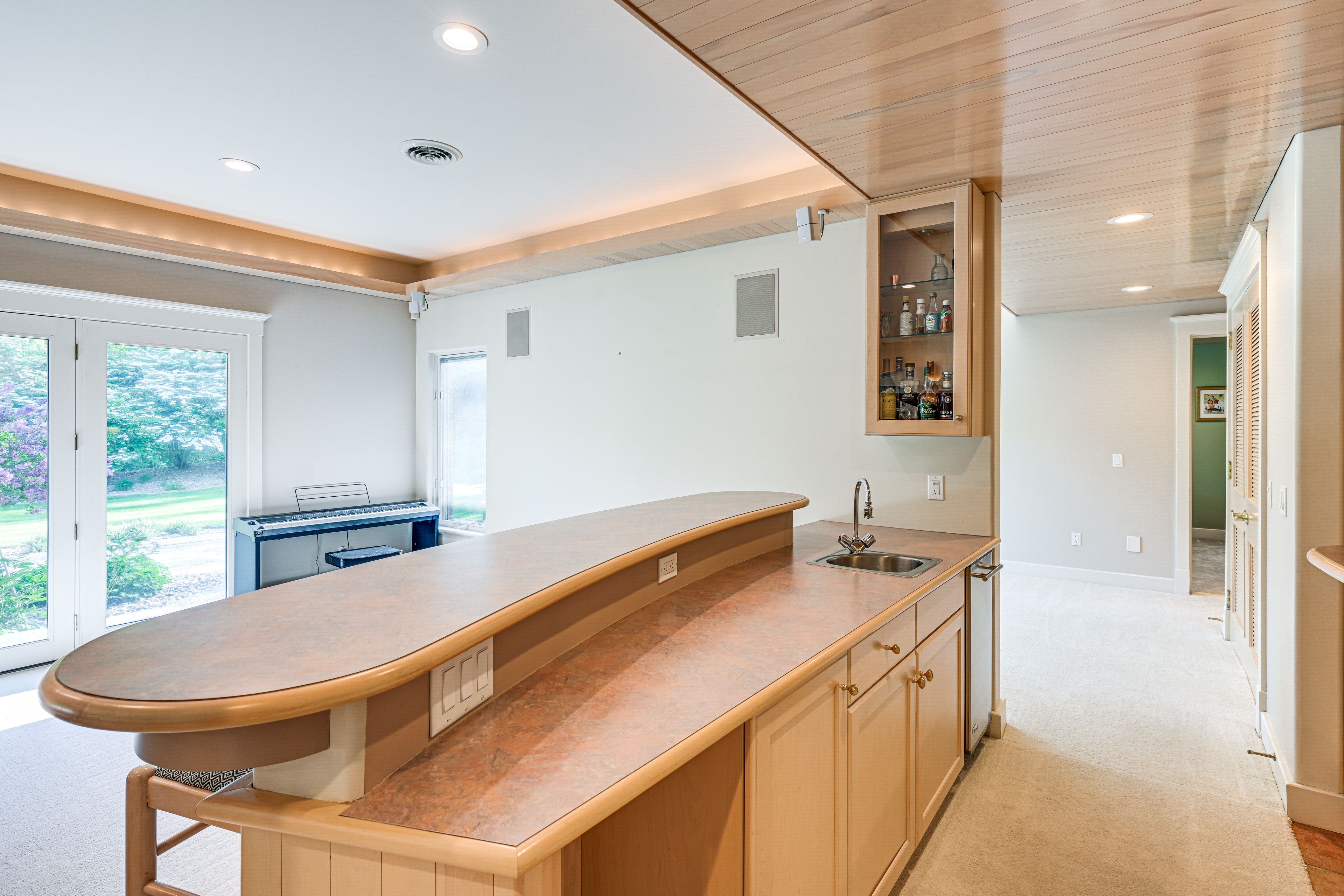 Kitchenette | Basement | Stovetop | Microwave | Mini Fridge | Dishwasher