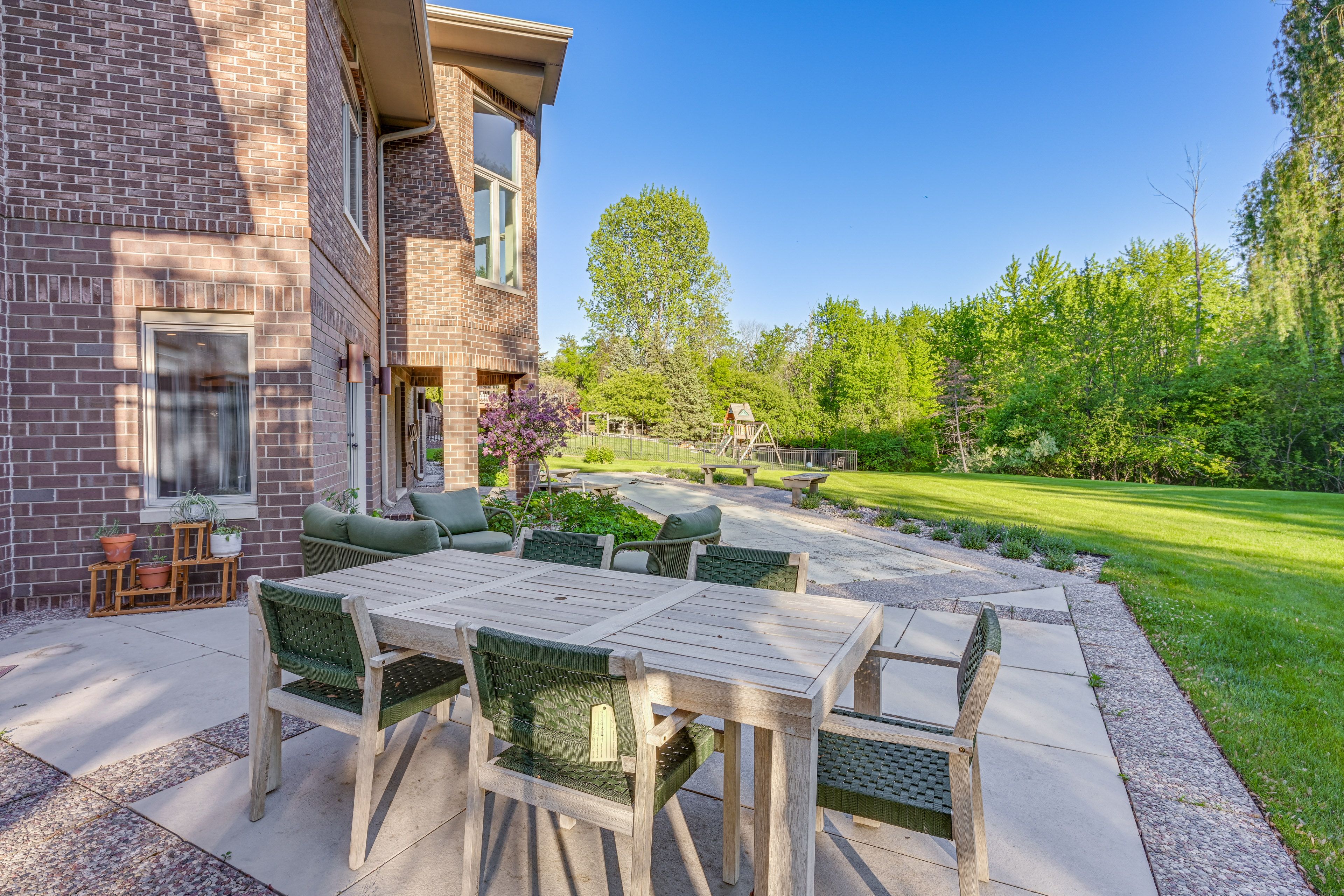 Patio | Charcoal Grill | Wood-Burning Fire Pit | Outdoor Dining Area