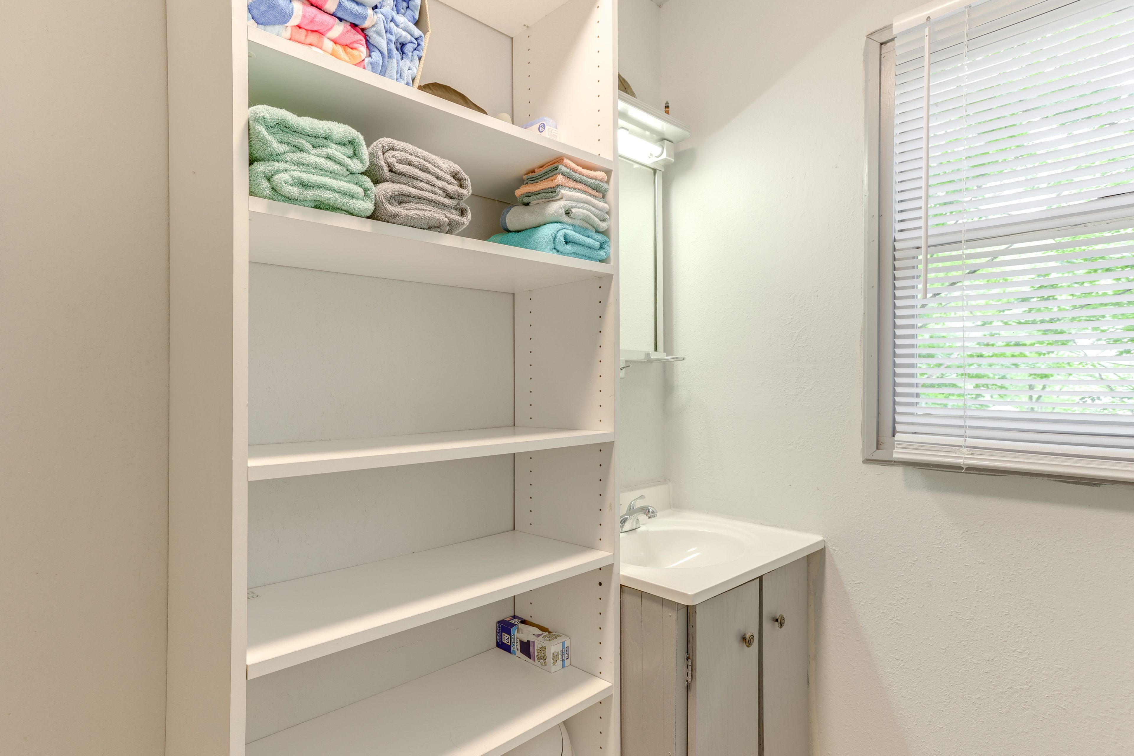 Full Bathroom | Towels Provided