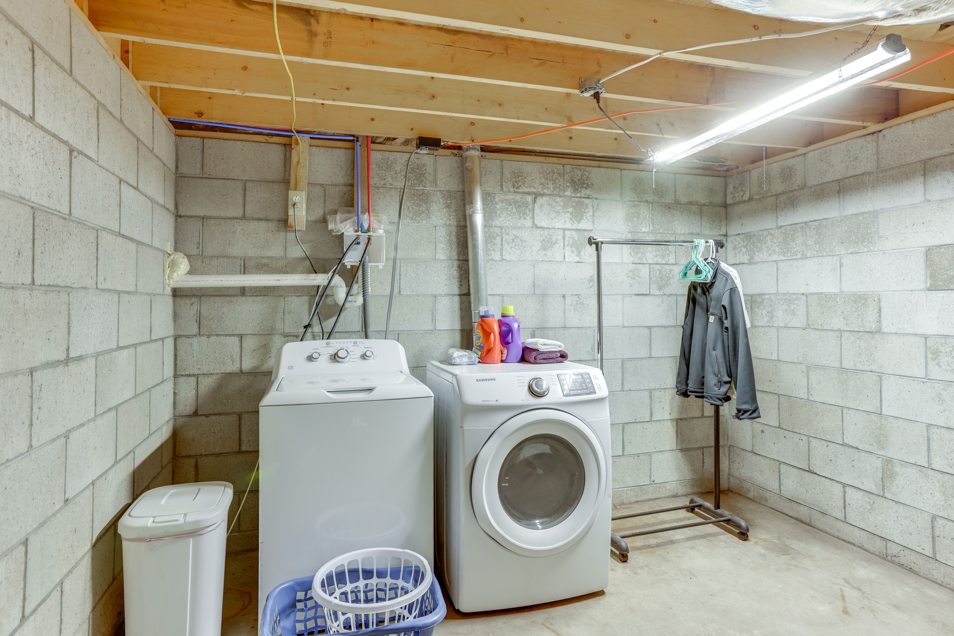 Basement | Washer & Dryer