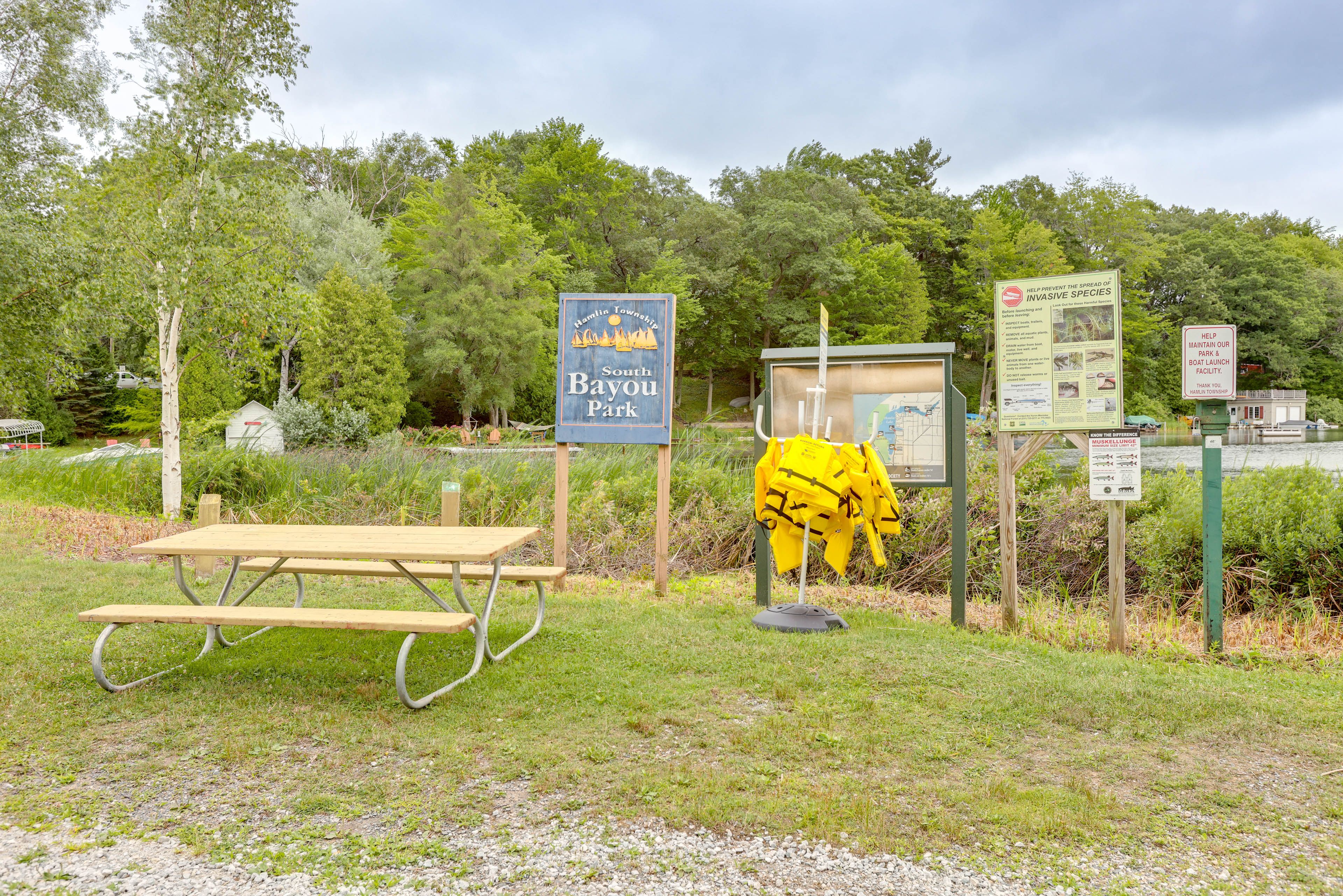 Walk to South Bayou Park & Lake Hamlin