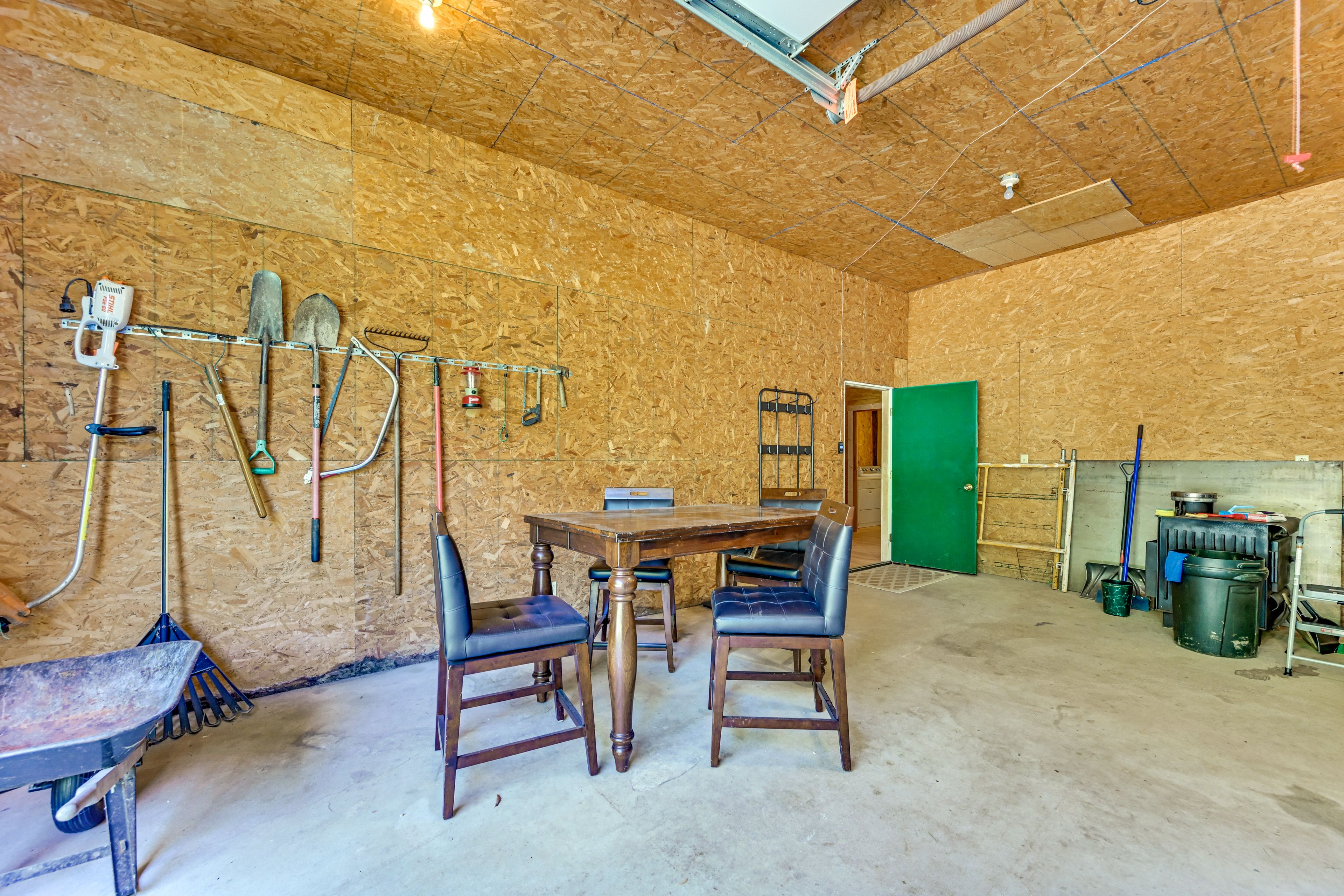 Garage | Lounge Area