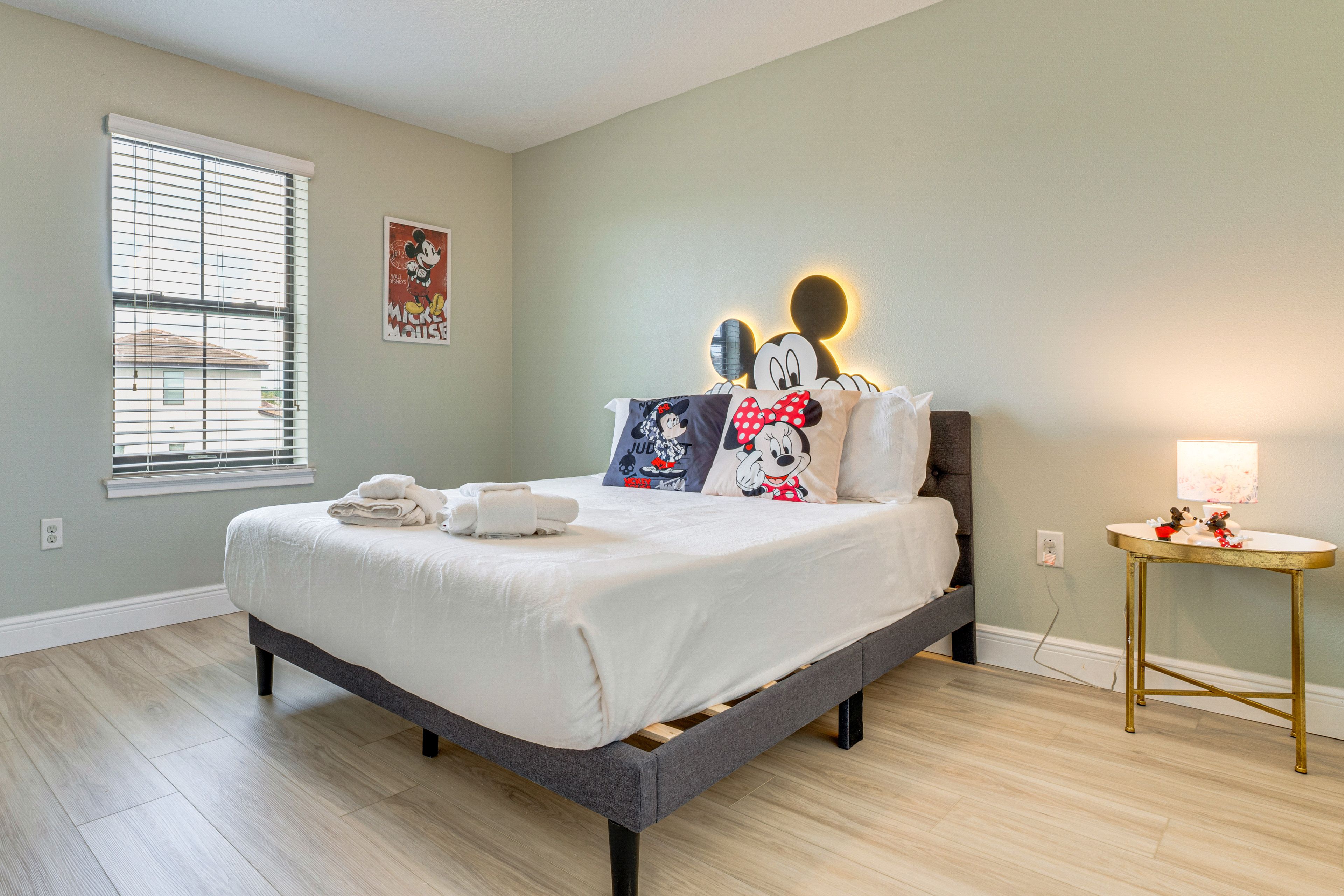 Bedroom 4 | 2nd Floor | Queen Bed | Smart TV
