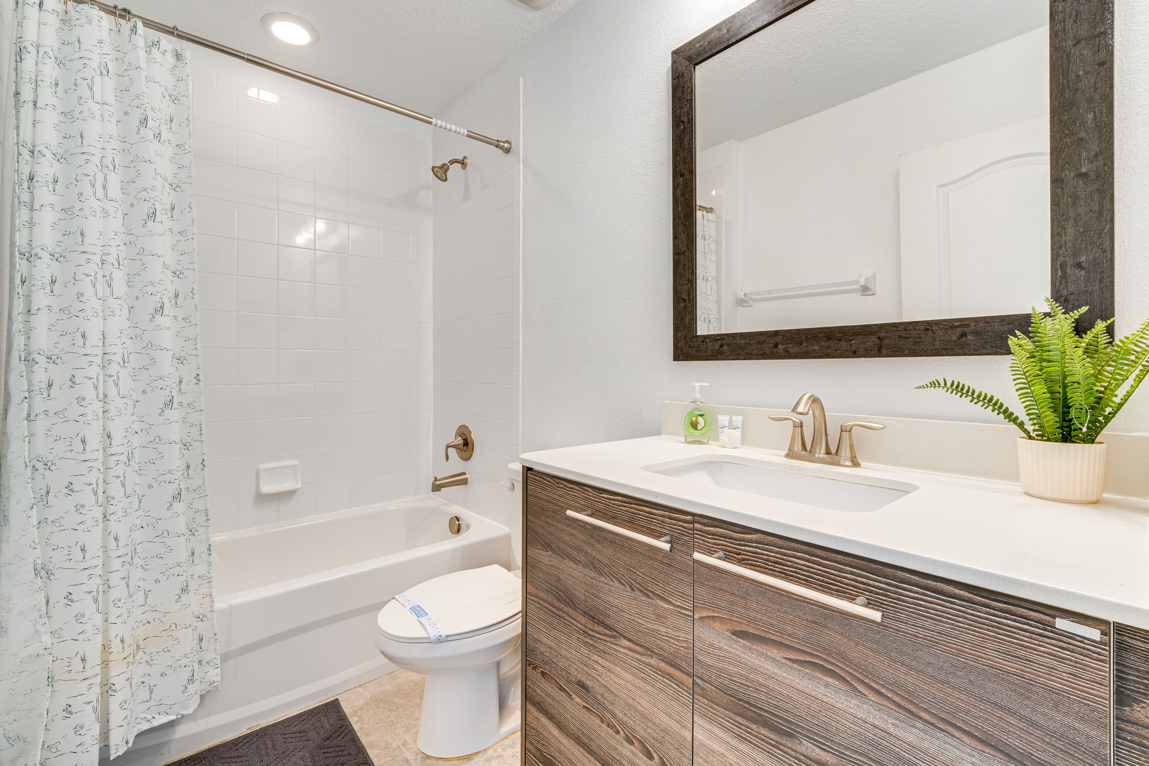 Full Bathroom | 2nd Floor
