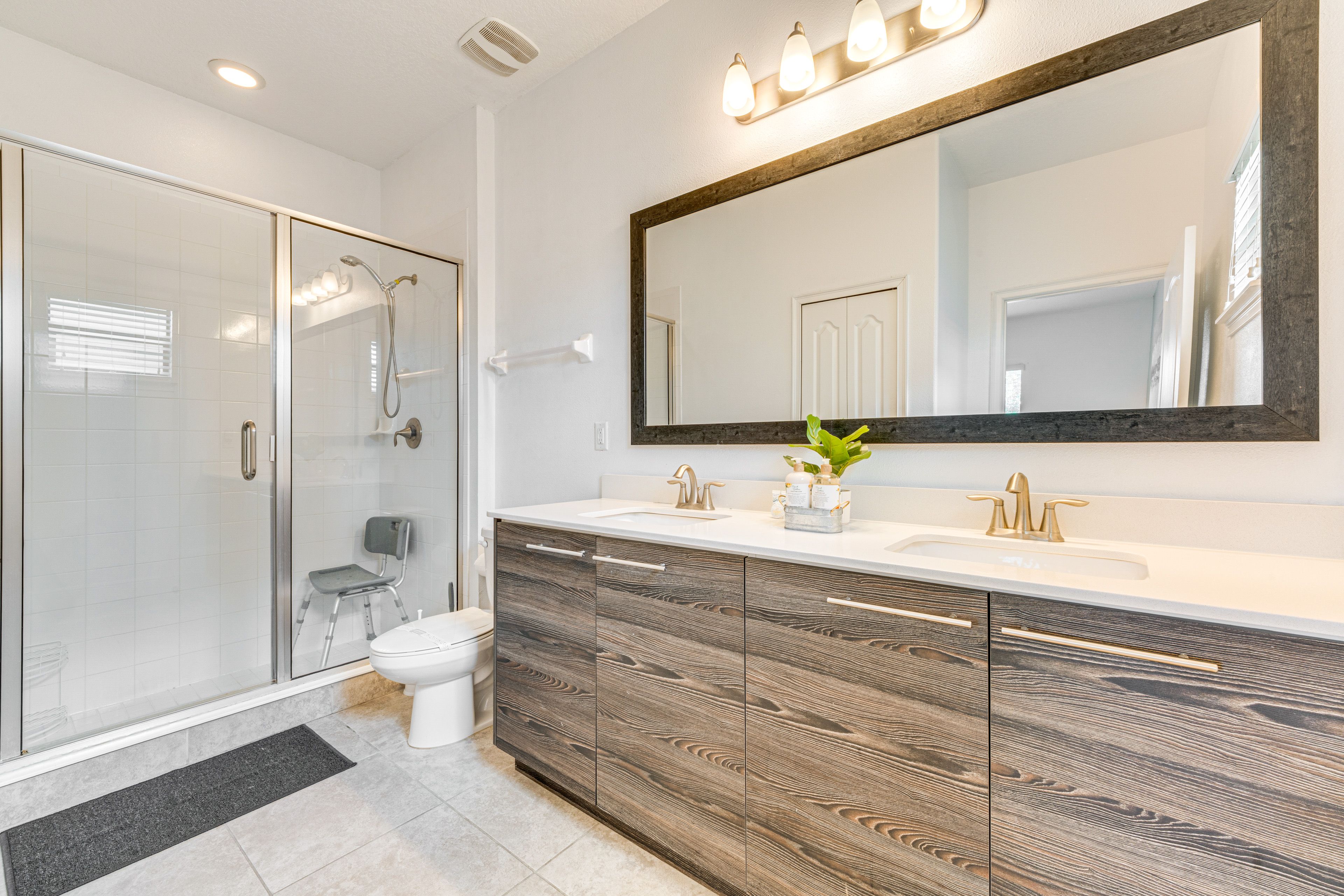 En-Suite Bathroom | 1st Floor