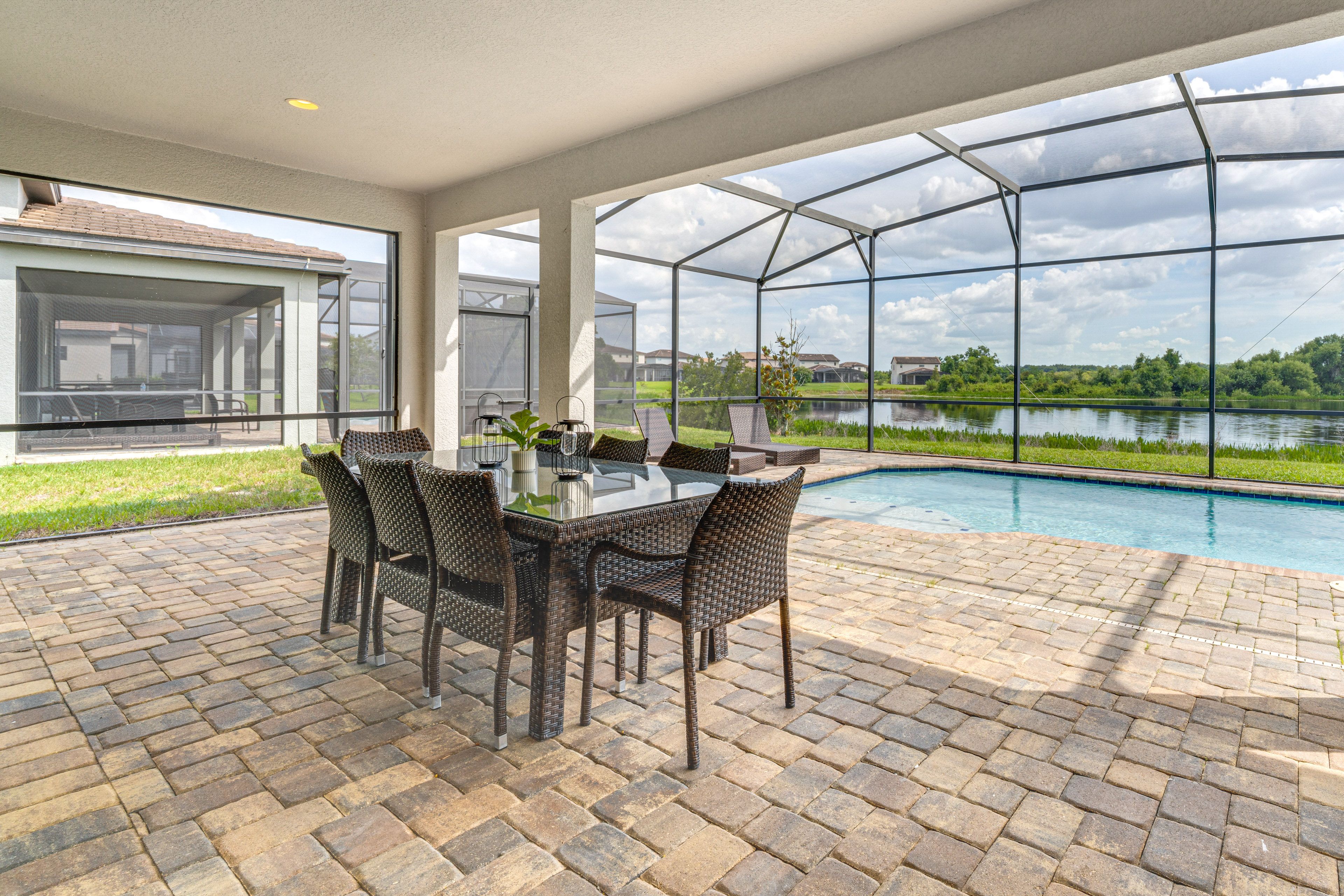Covered Patio | Outdoor Dining