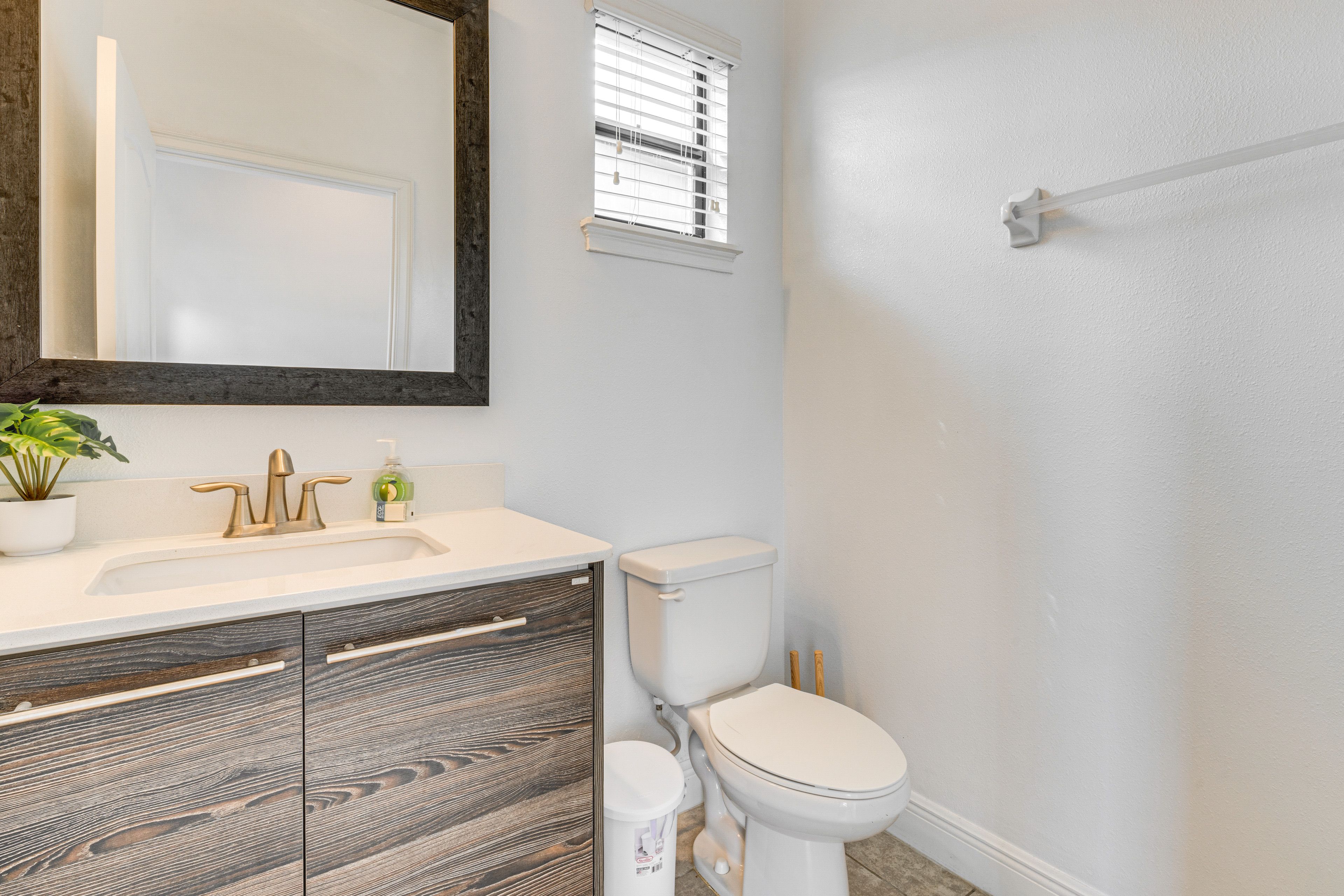 Half Bathroom | 1st Floor