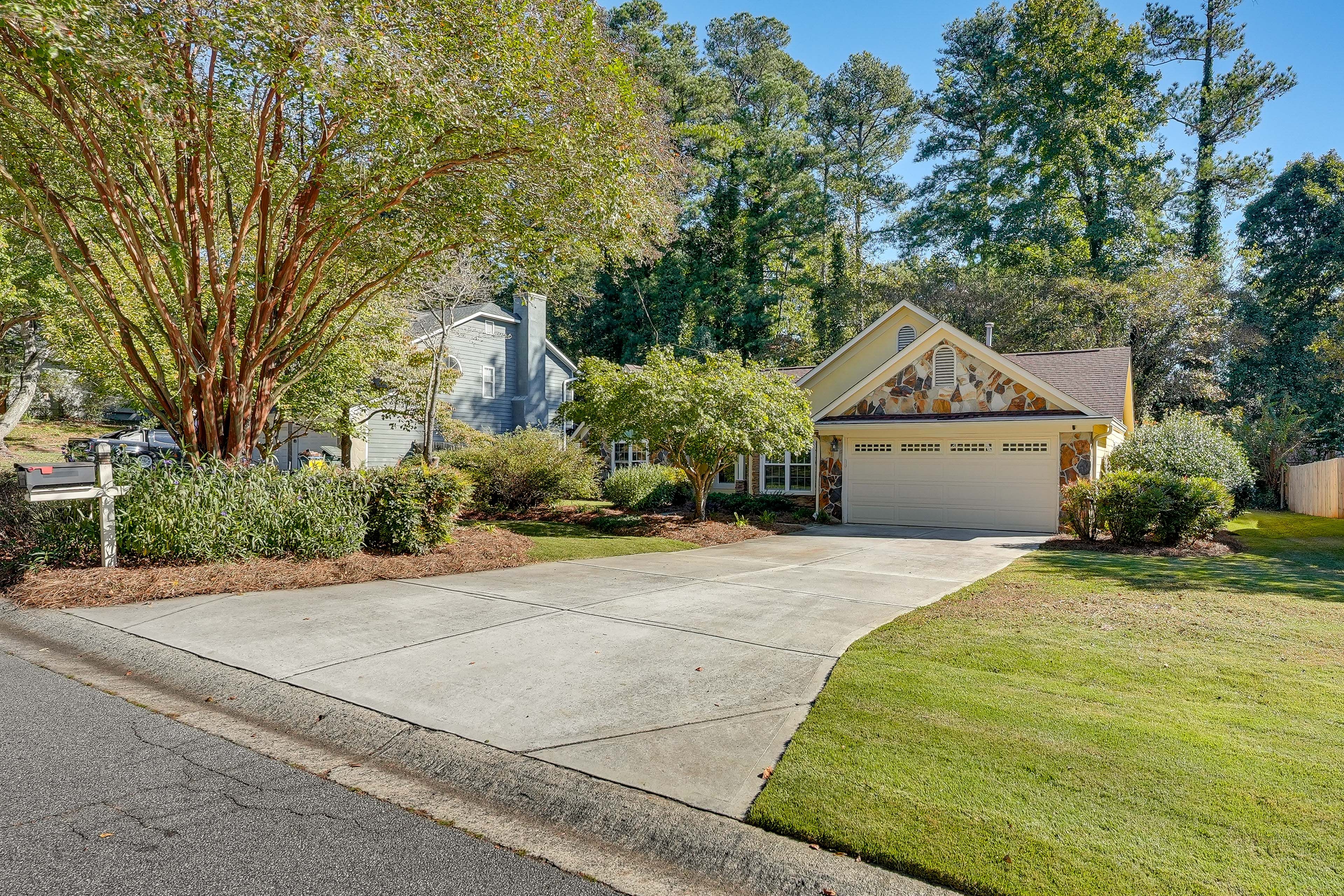 Parking | Garage (2 Vehicles) | Driveway (4 Vehicles)