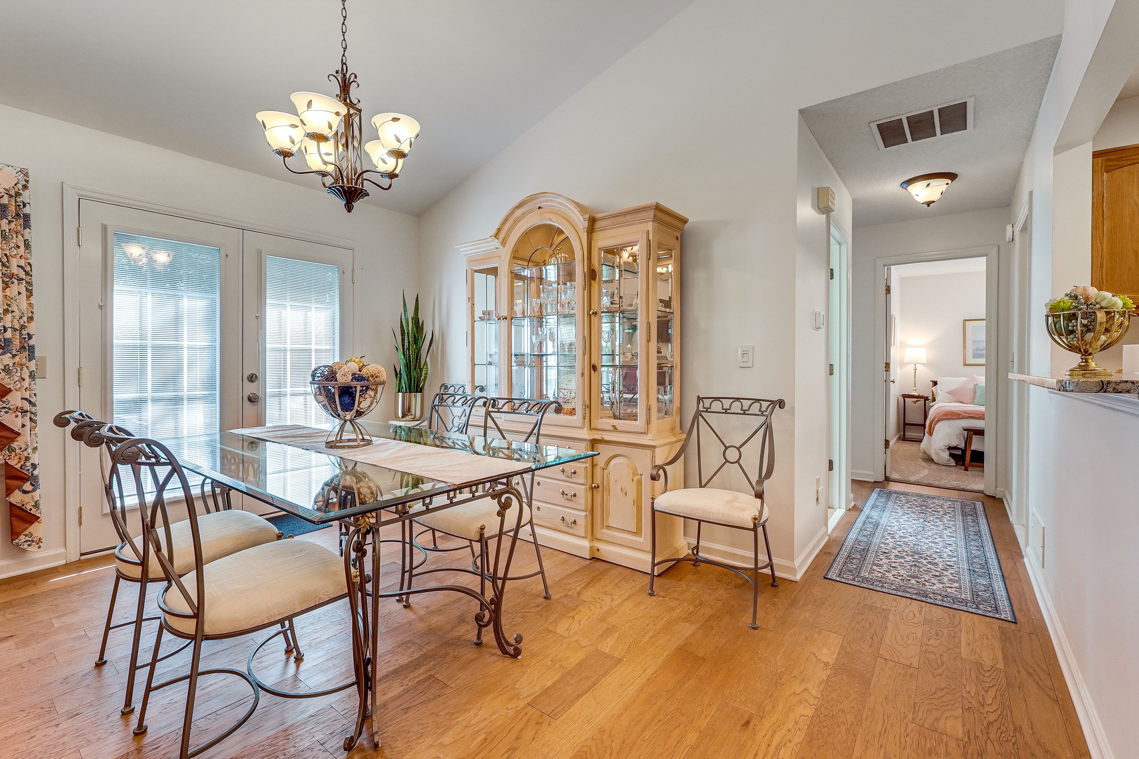 Dining Area | Dishware/Flatware
