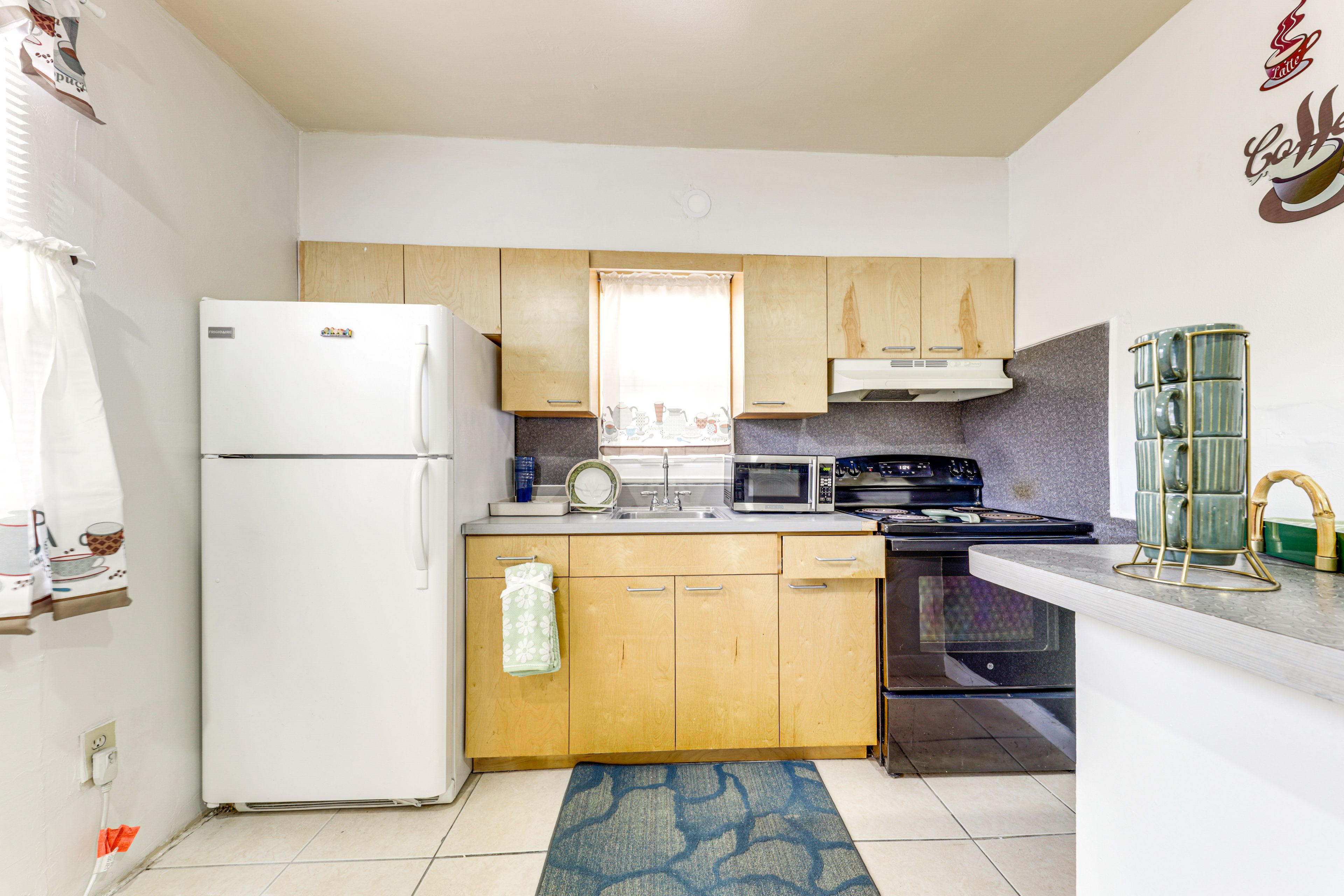 Kitchen | Free WiFi | Single-Story Unit