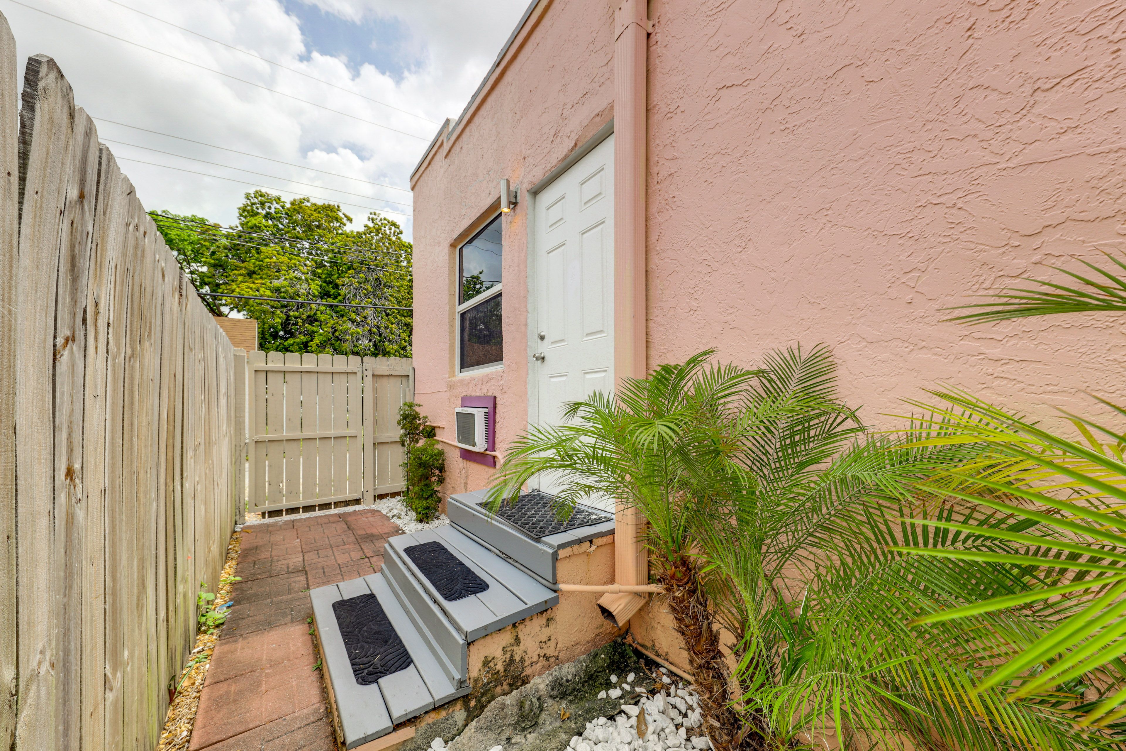 Cottage Entrance | Walkable to Restaurants & Shops