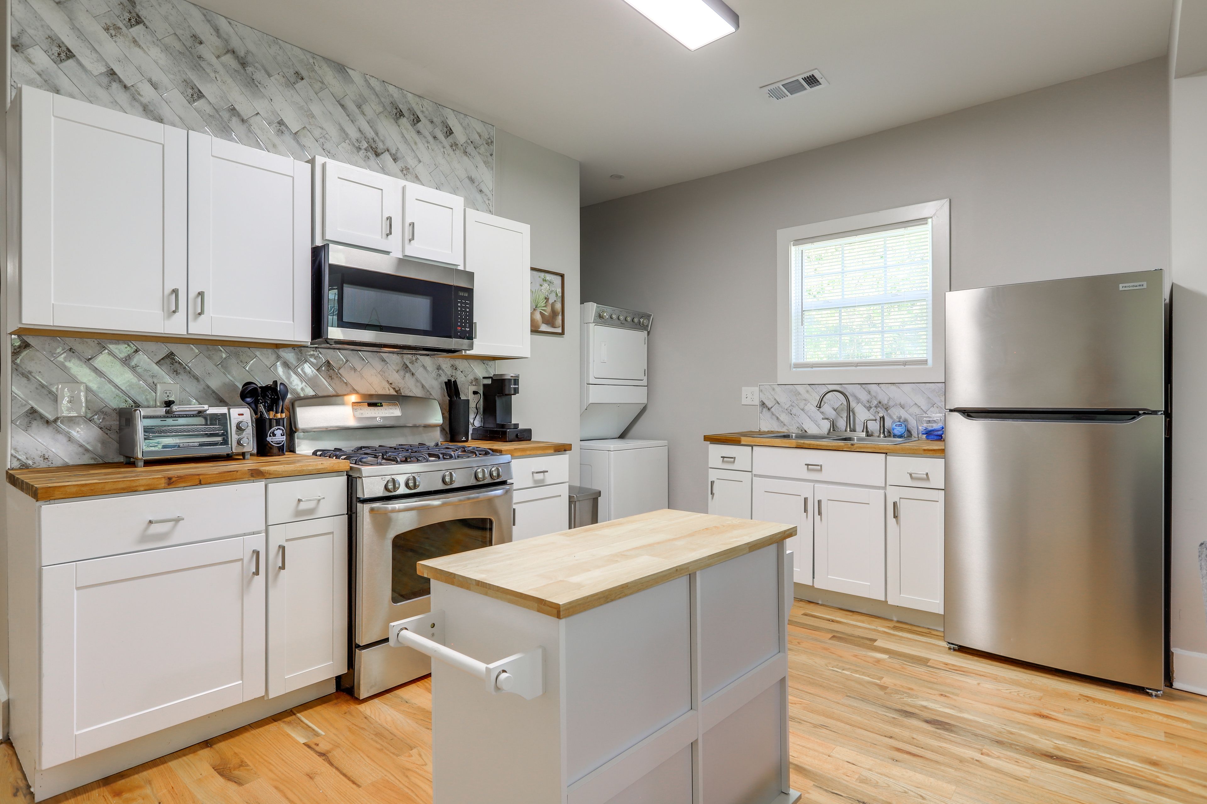 Kitchen | Cooking Basics | Keurig Coffee Maker | Toaster Oven | Microwave