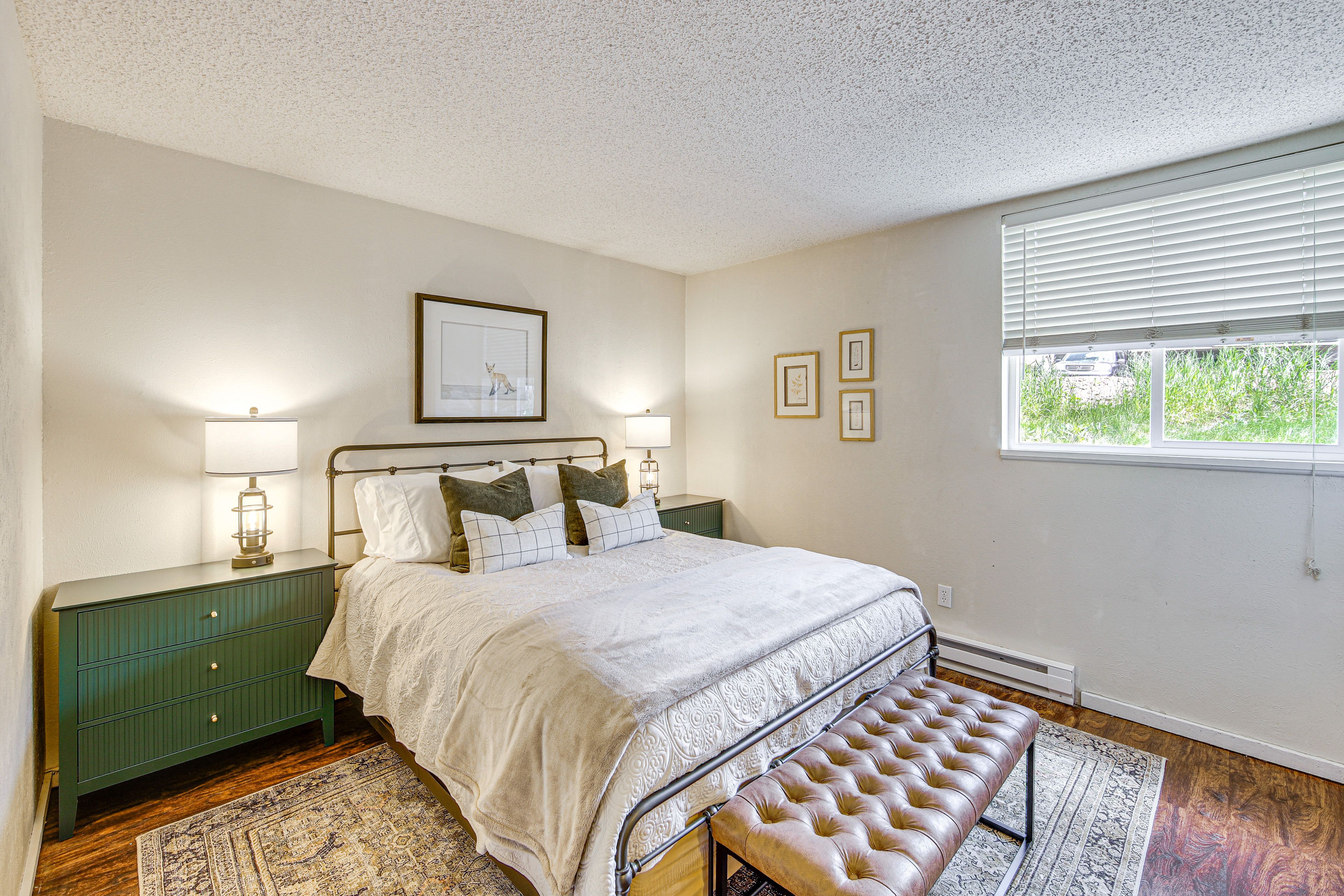 Bedroom | Queen Bed