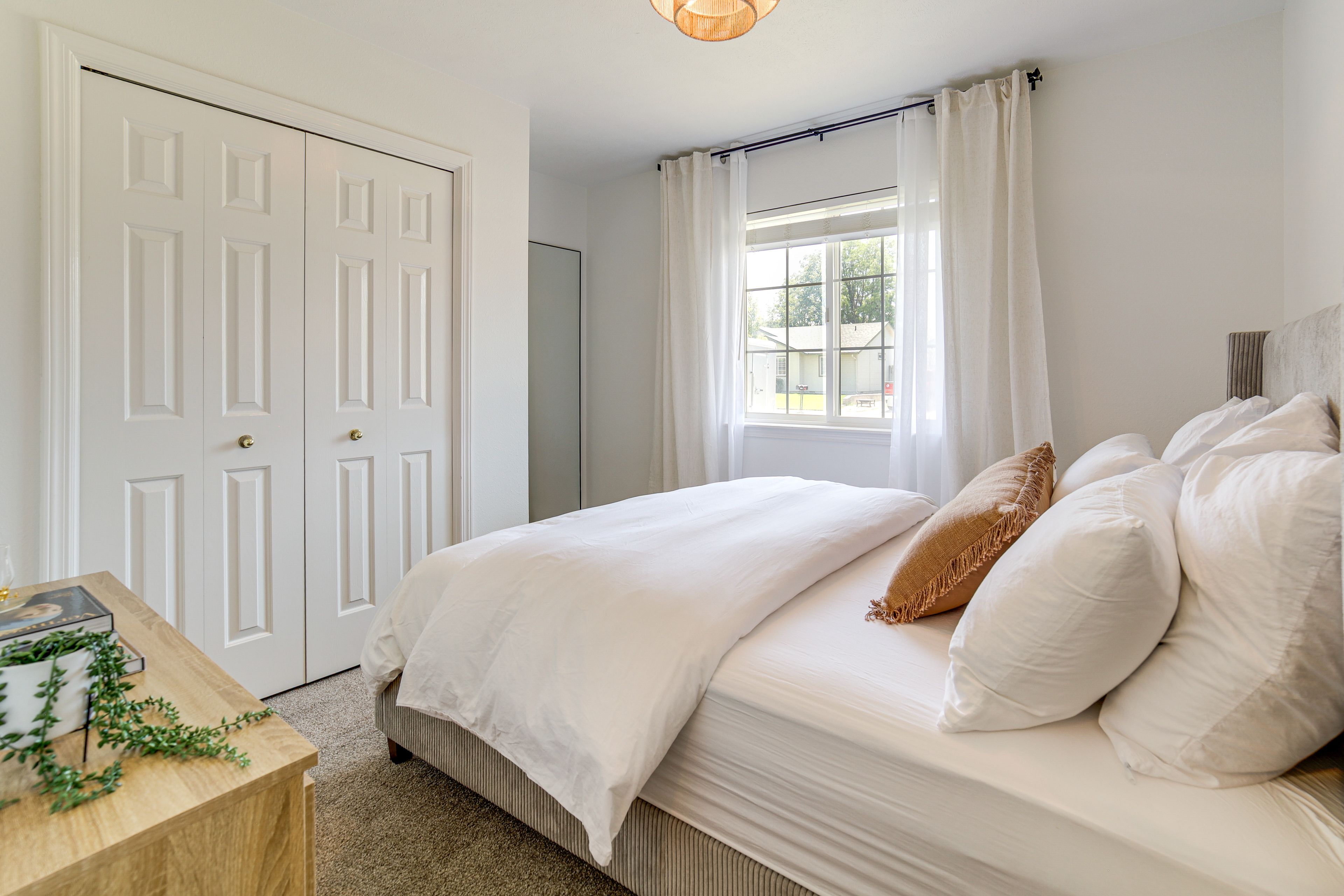 Bedroom 2 | Queen Bed