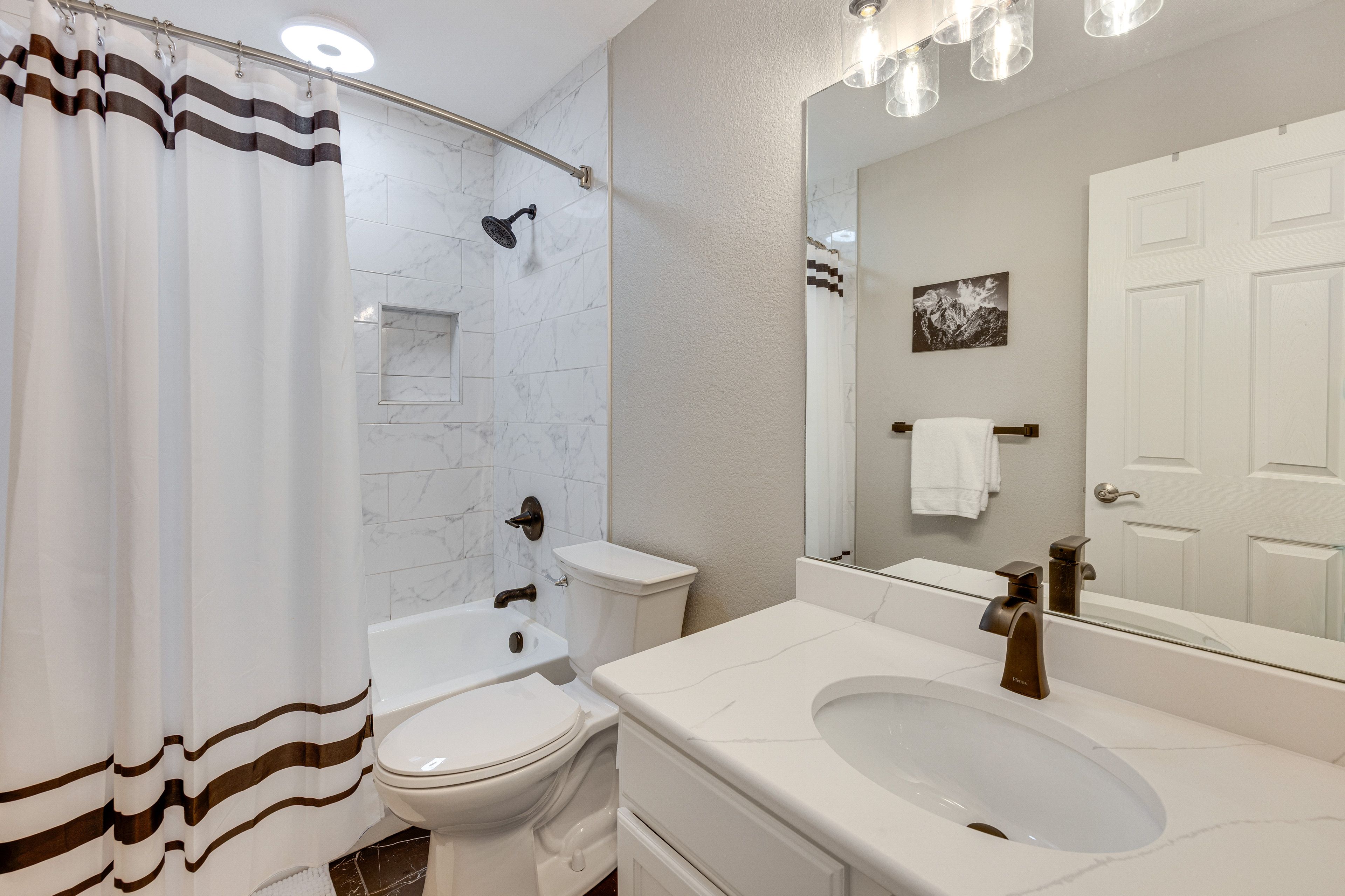 Bathroom | 2nd Floor
