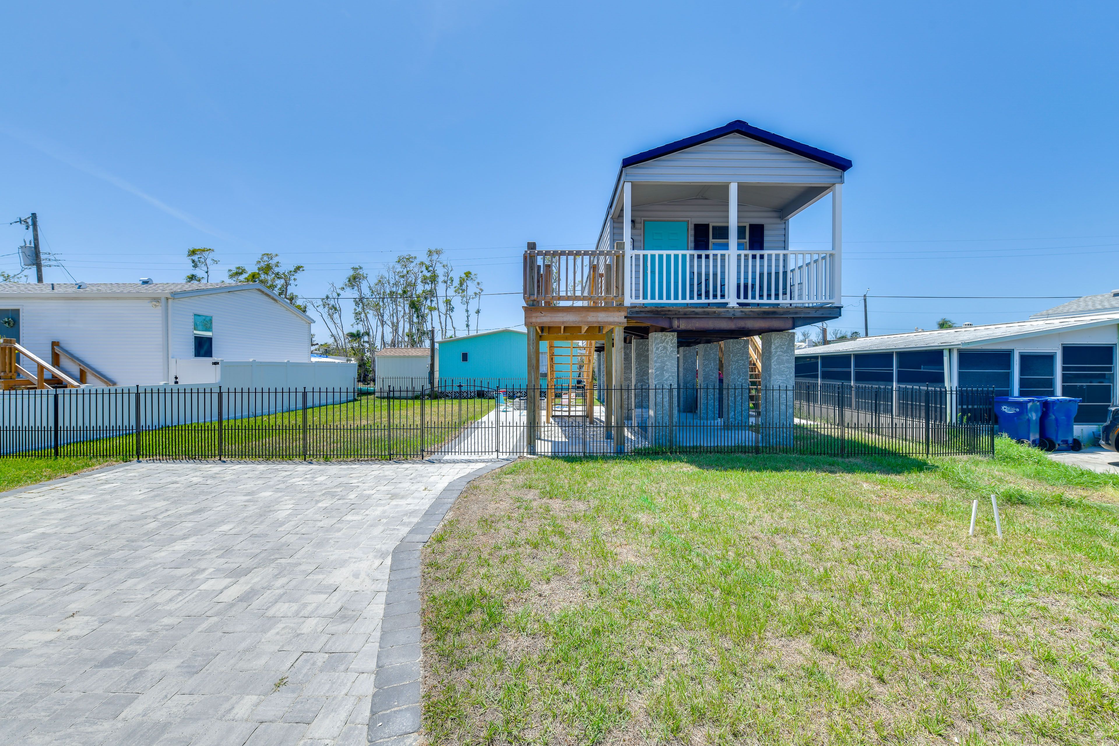 Parking | 2 Compact Driveways (1 Standard Vehicle or 2 Small Vehicles)
