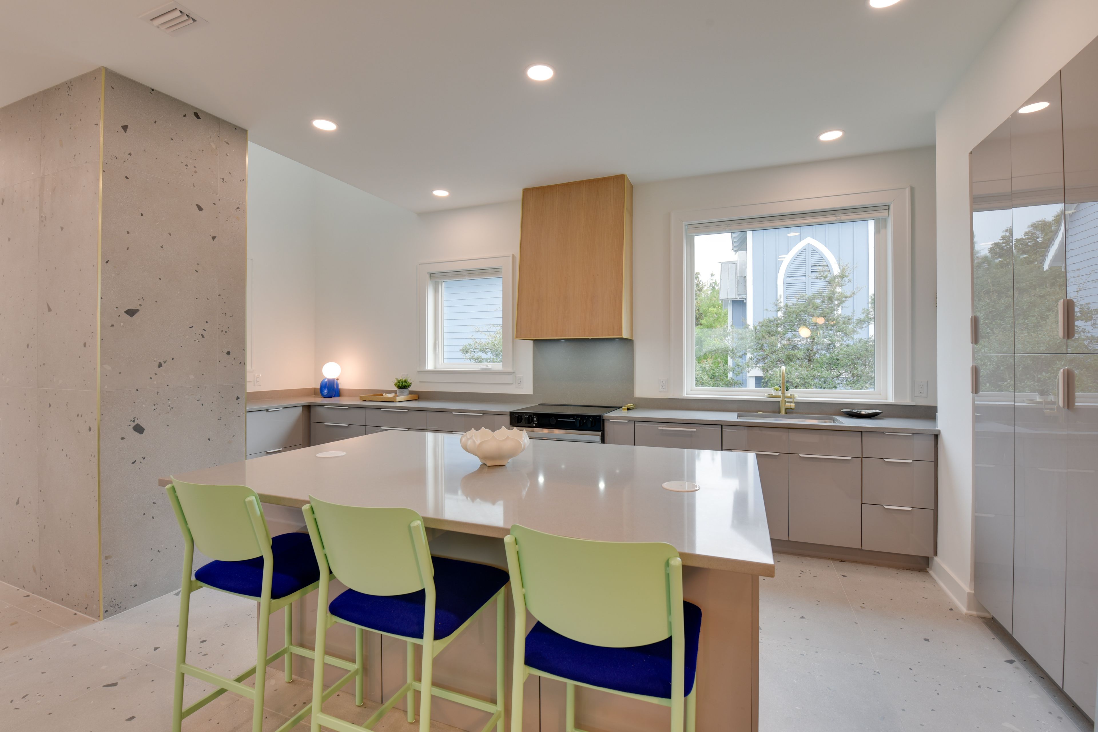 Kitchen | Dishwasher | Refrigerator | Main Level