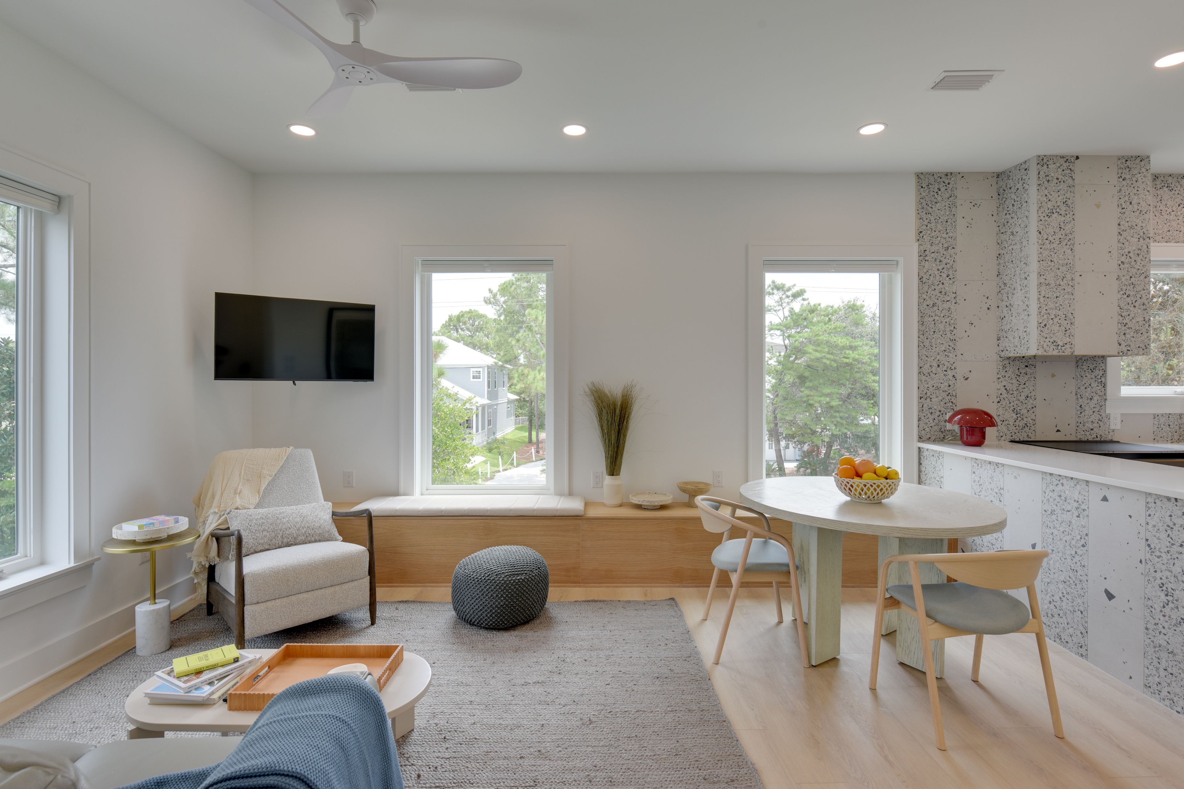 Dining Area | Dishware/Flatware Provided