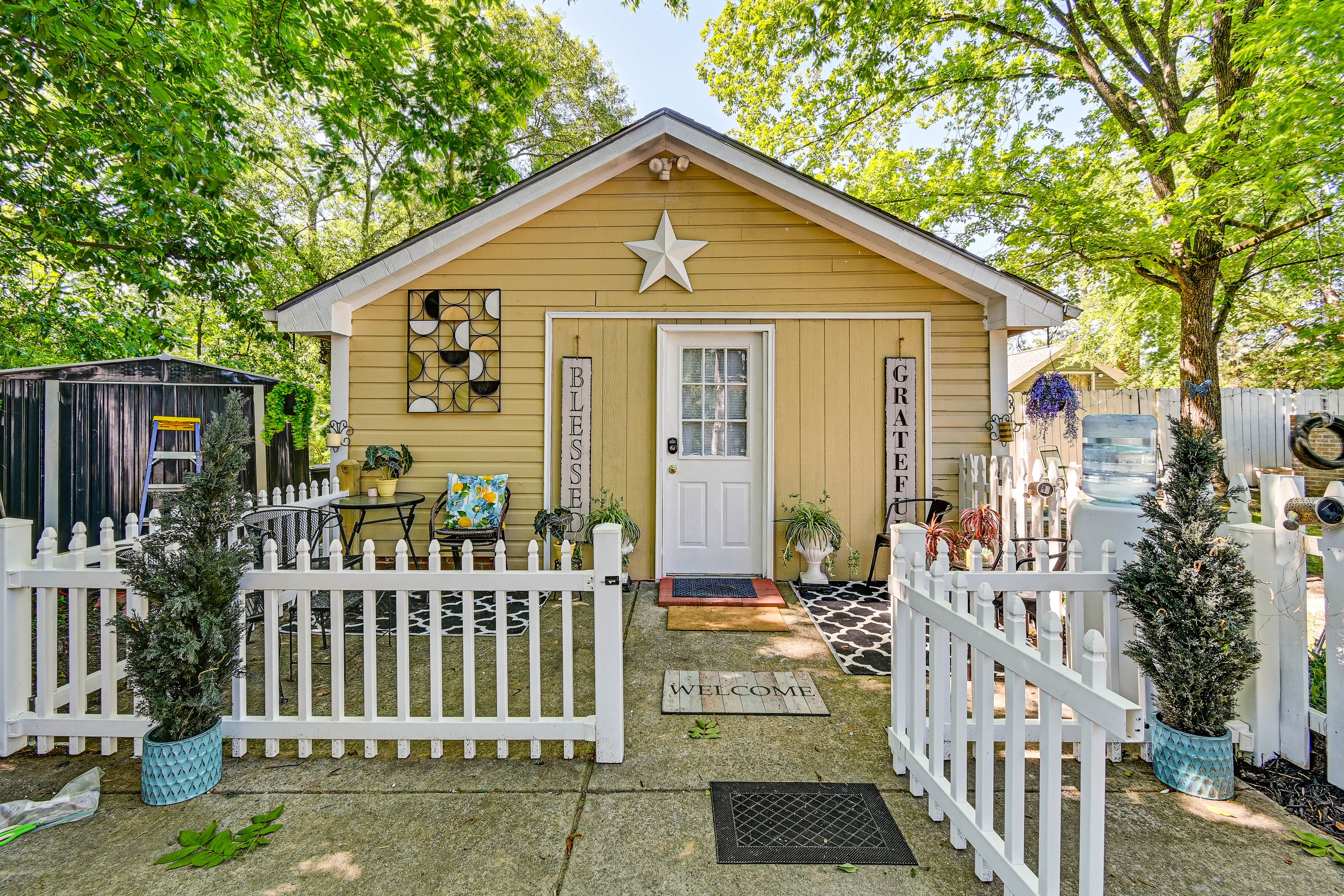 Fayetteville Vacation Rental | 1BA | Studio | 330 Sq Ft | 1 Step to Enter