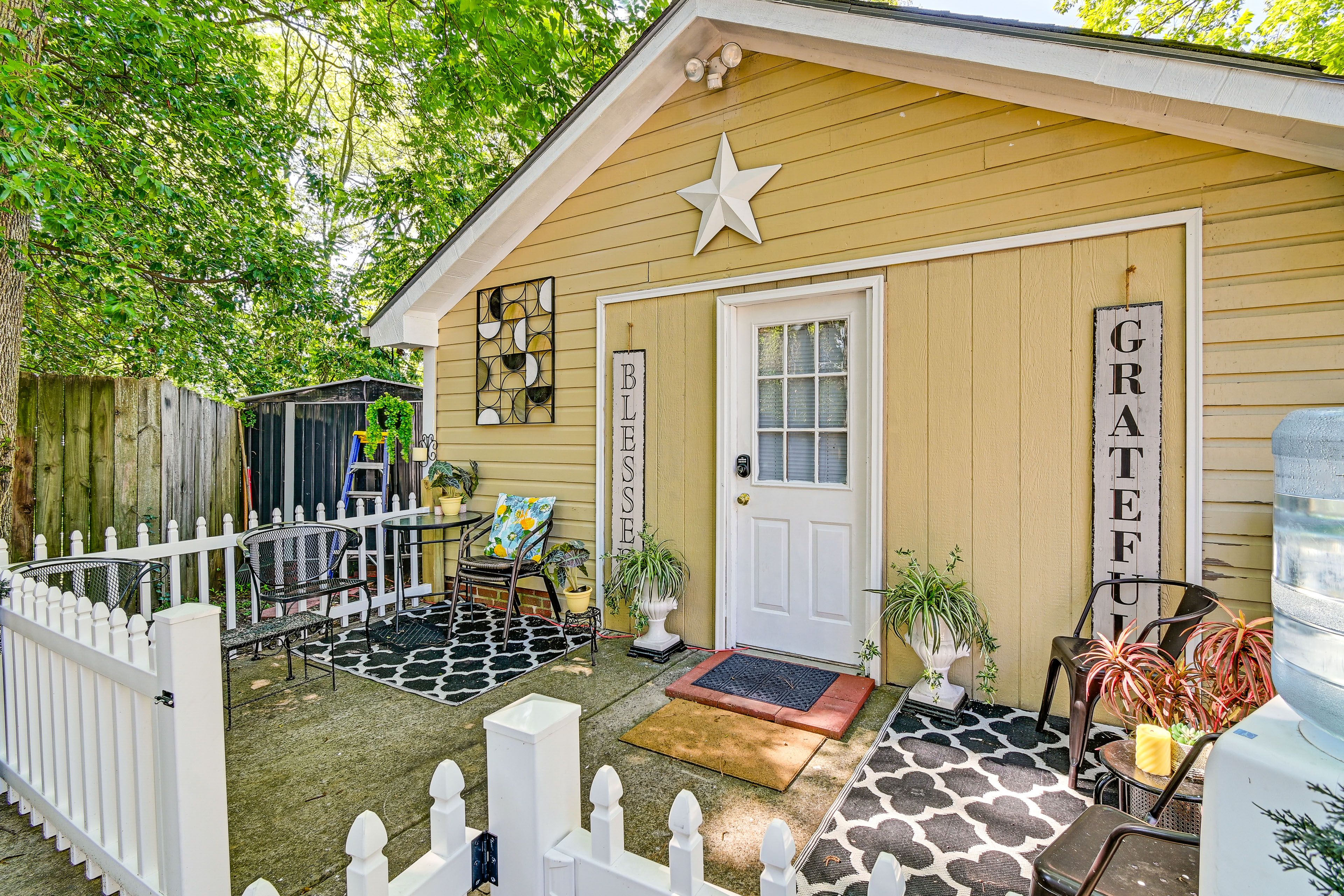 Exterior | Entryway