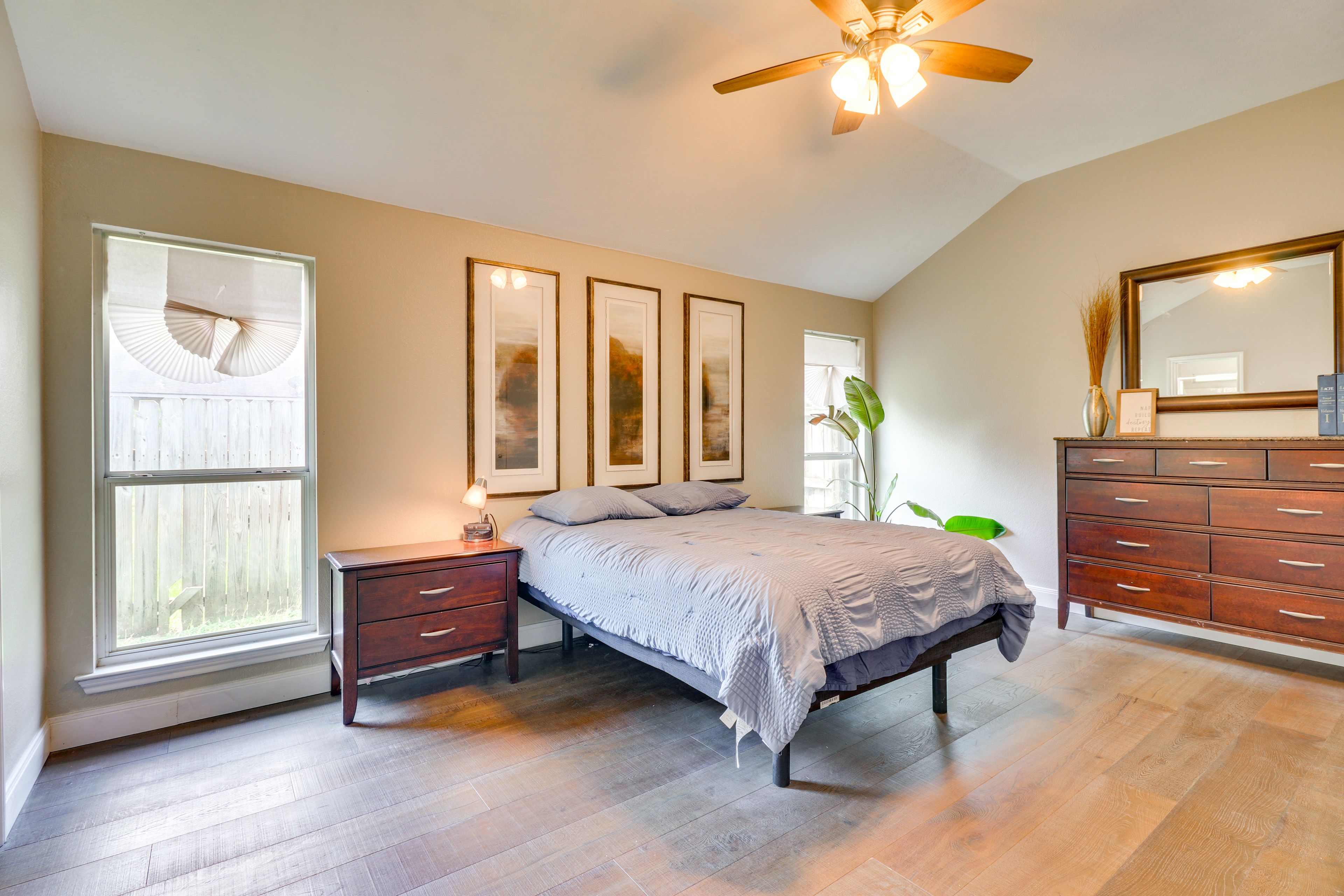 Bedroom 1 | Full Bed | Linens Provided | En-Suite Bathroom