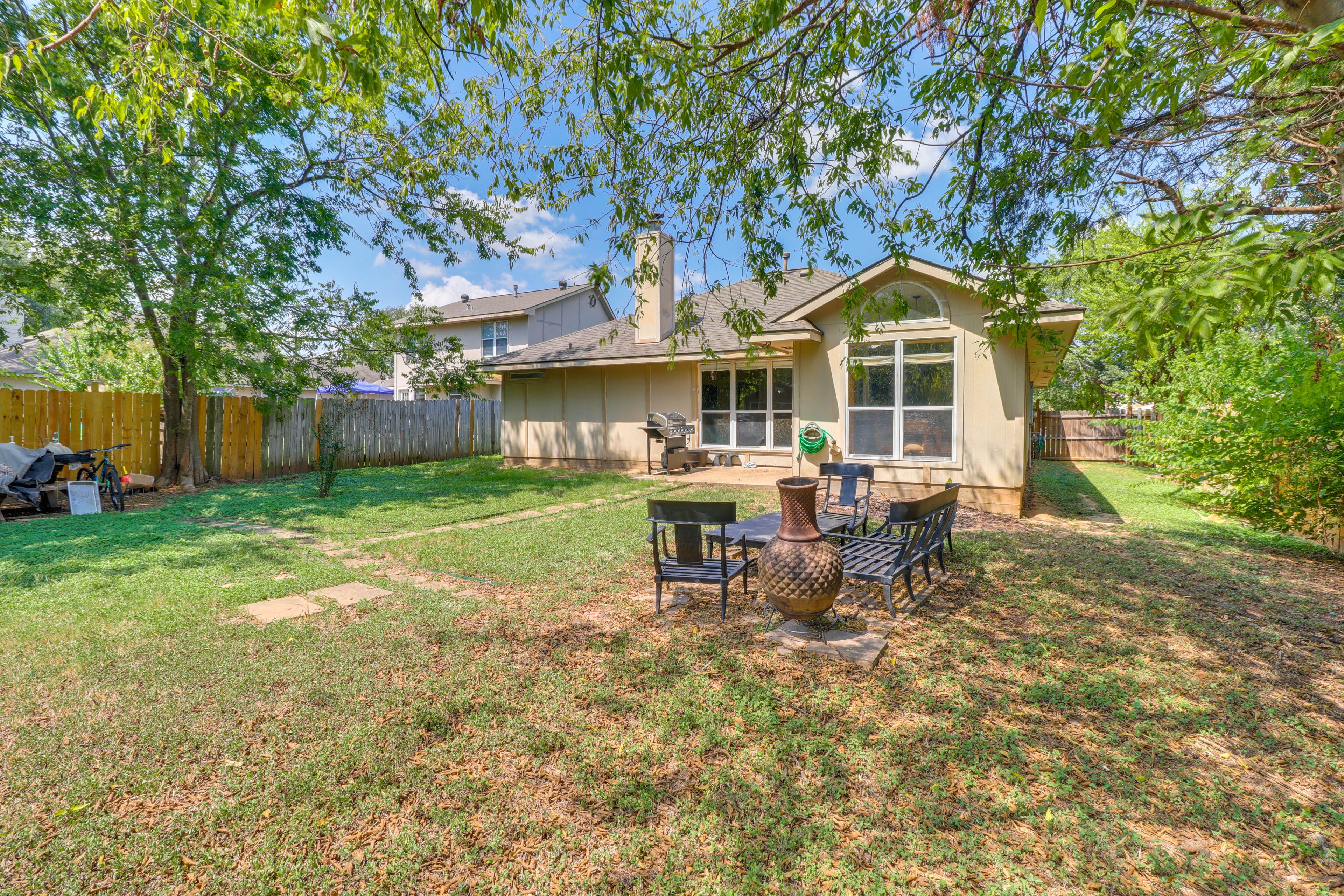 Bryan Vacation Rental | 2BR | 2BA | 1,400 Sq Ft | 1 Step to Enter