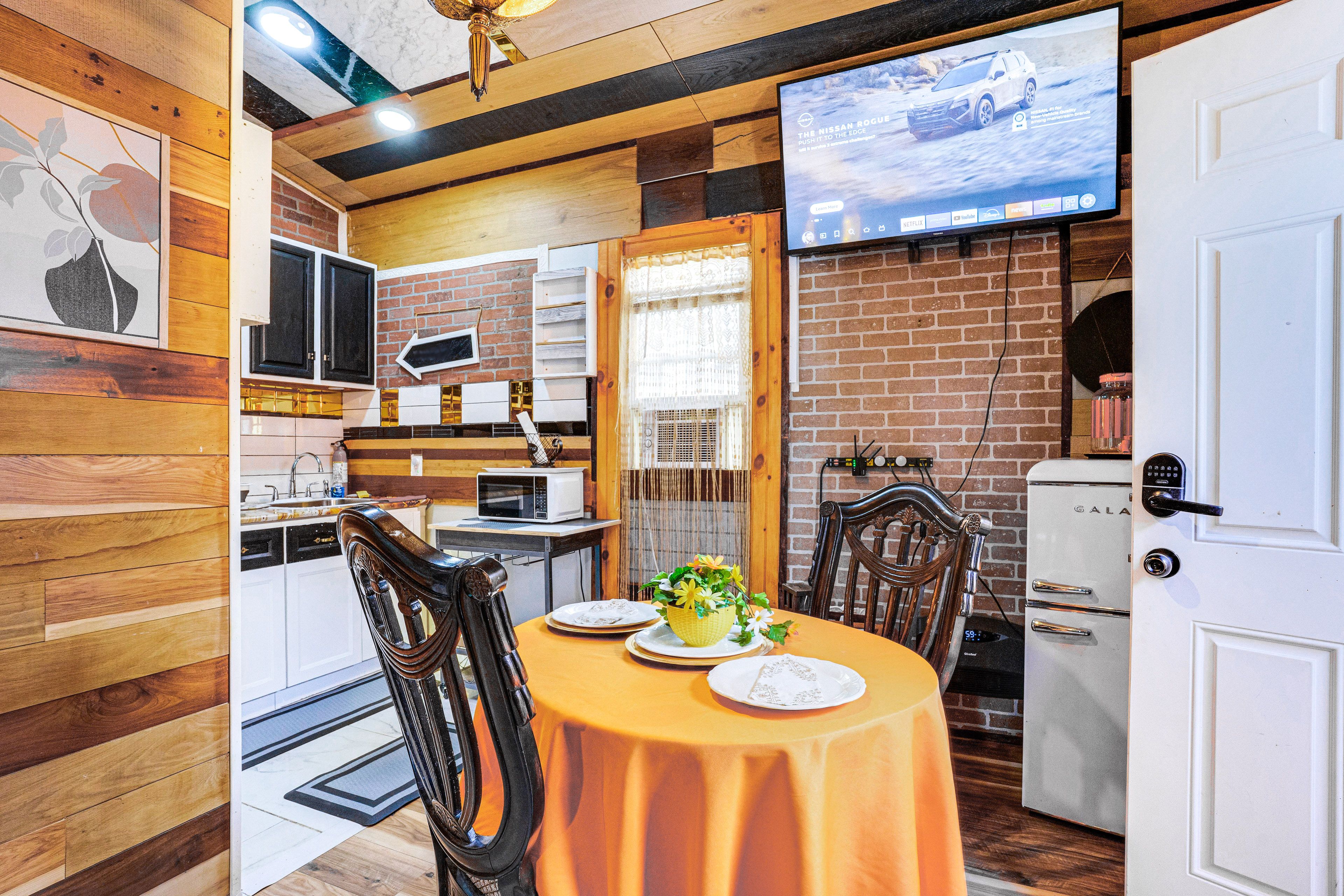 Studio | Kitchen | Cooking Basics | Stovetop | Microwave | Smart TV