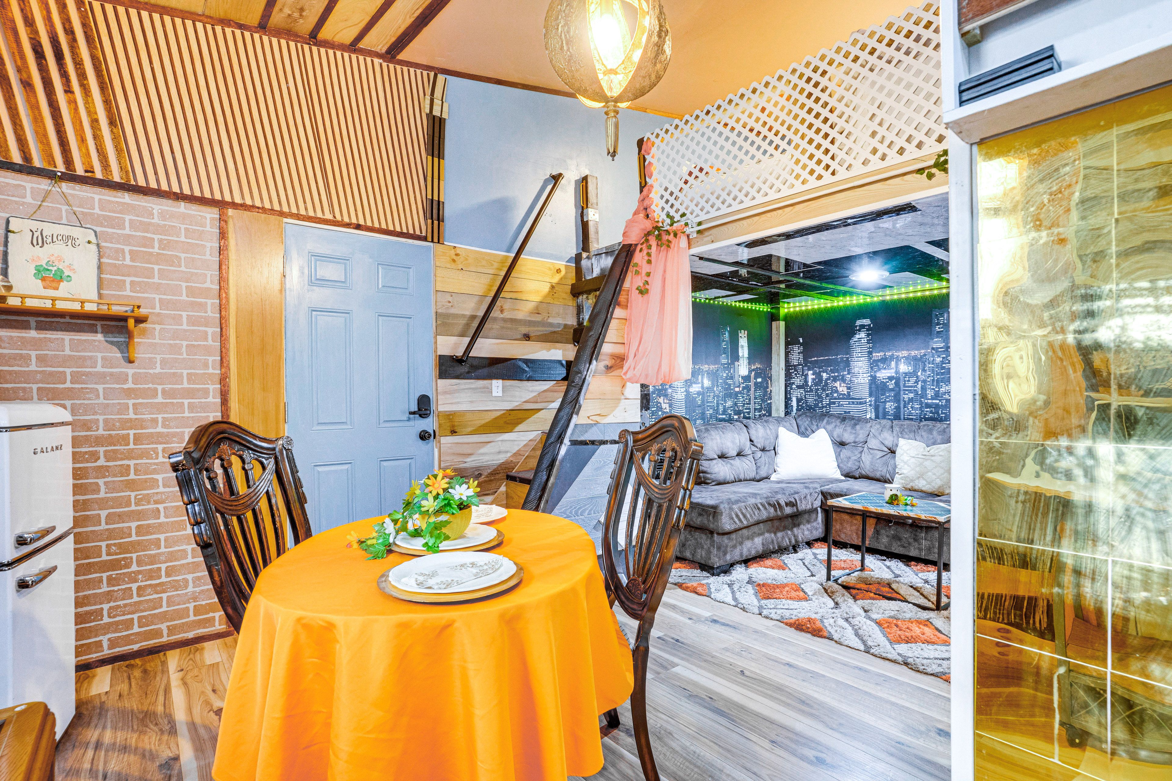 Studio | Dining Area | Dishware & Flatware | Free WiFi