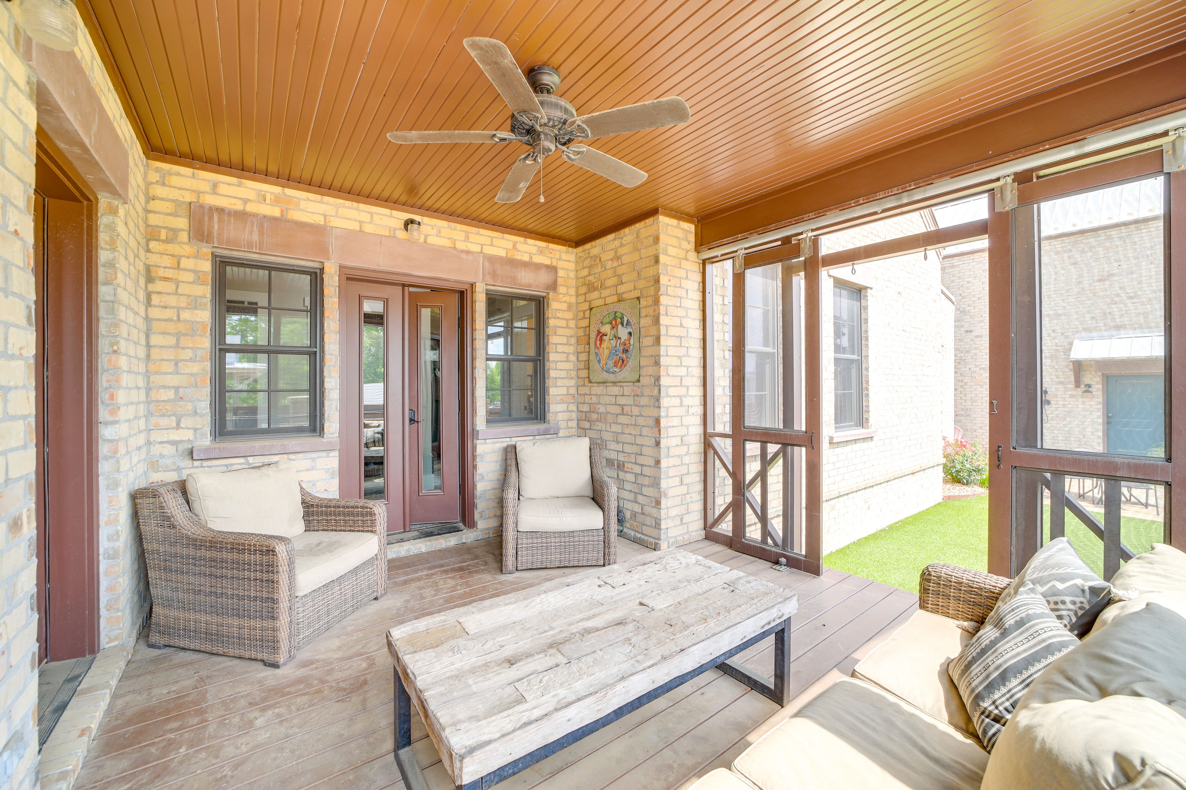 Screened-In Porch | Lounge Seating