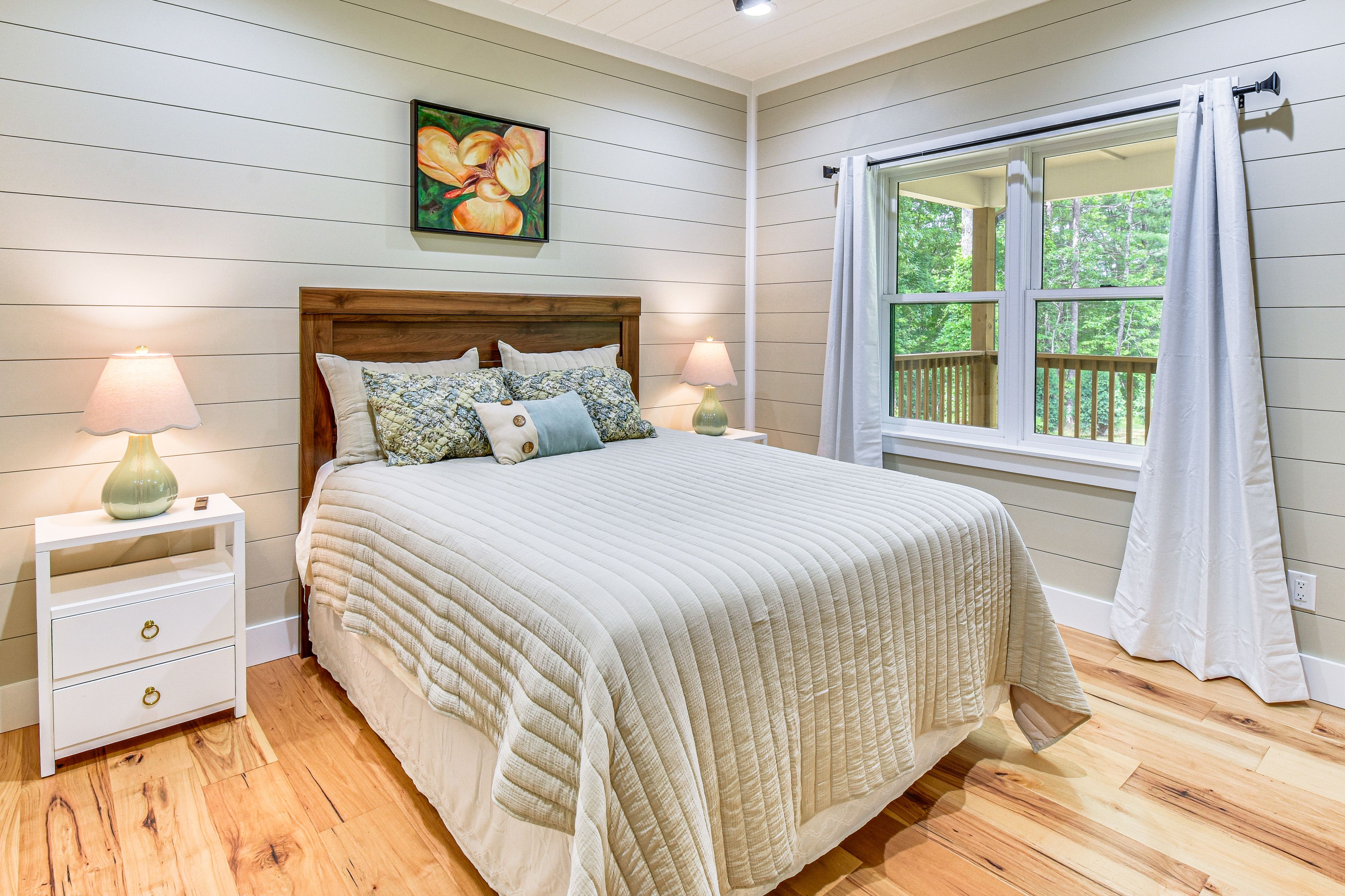 Bedroom 2 | Queen Bed