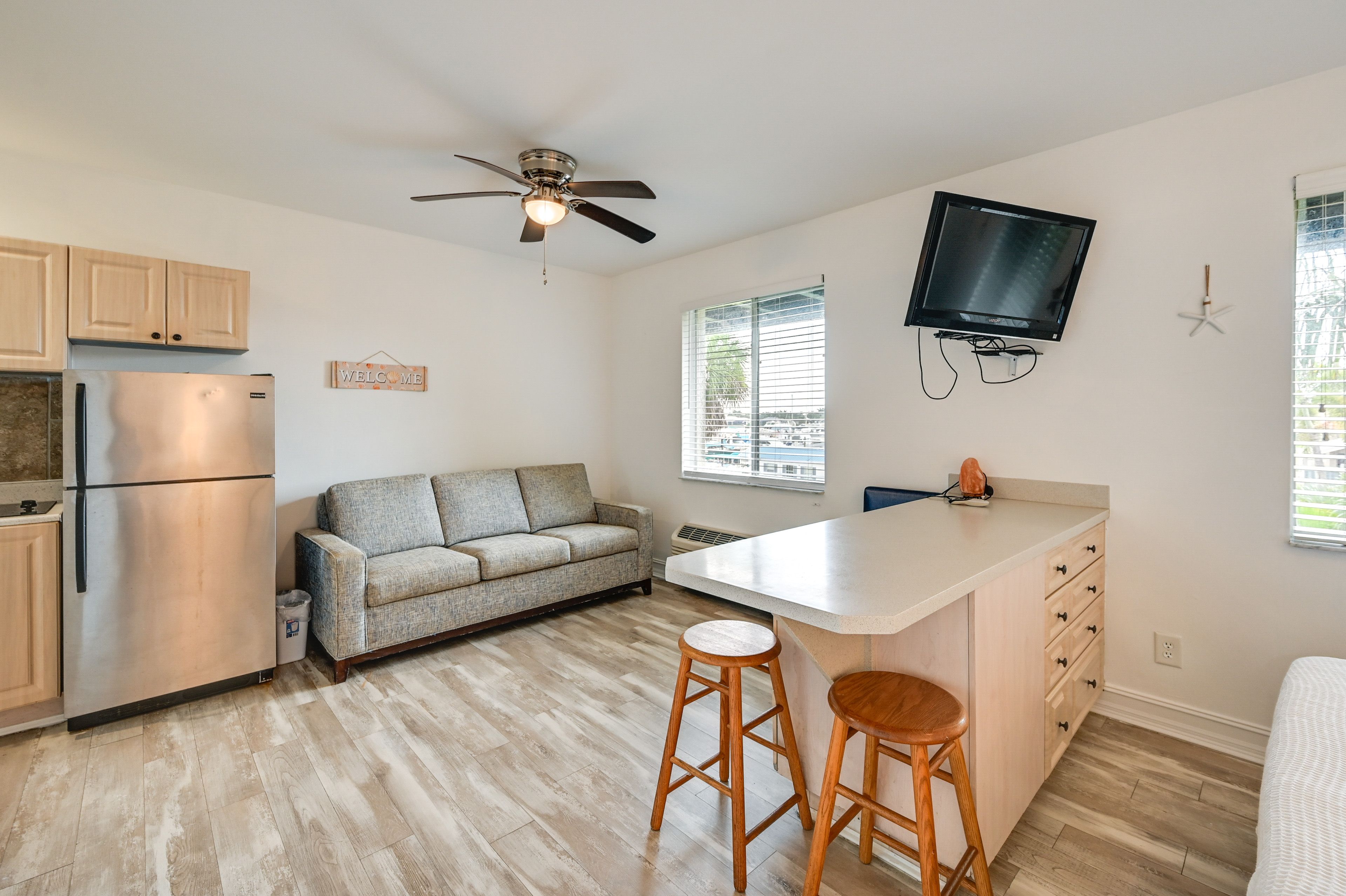 Living Area | Dishware & Flatware