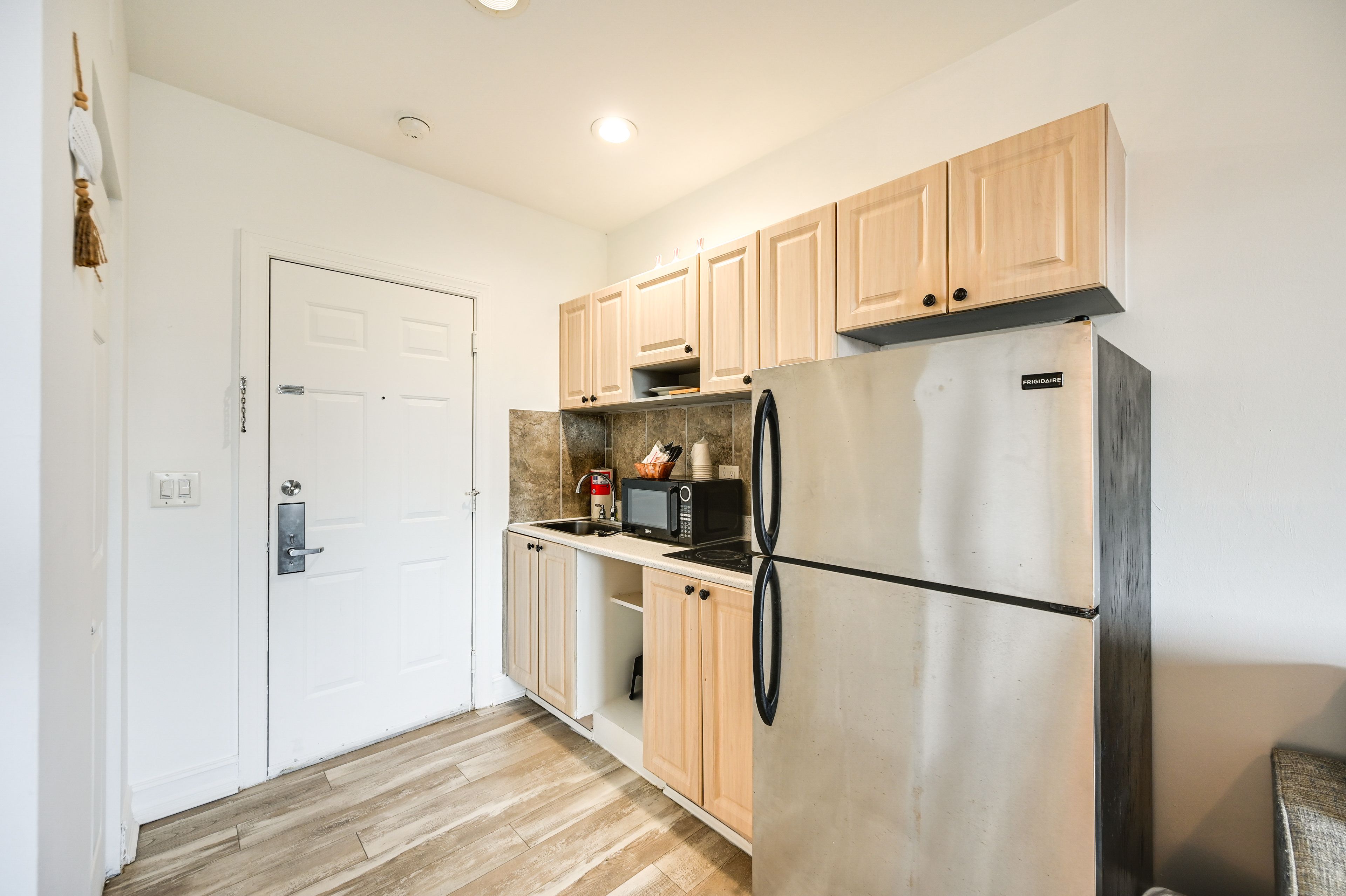 Kitchenette | Trash Bags & Paper Towels