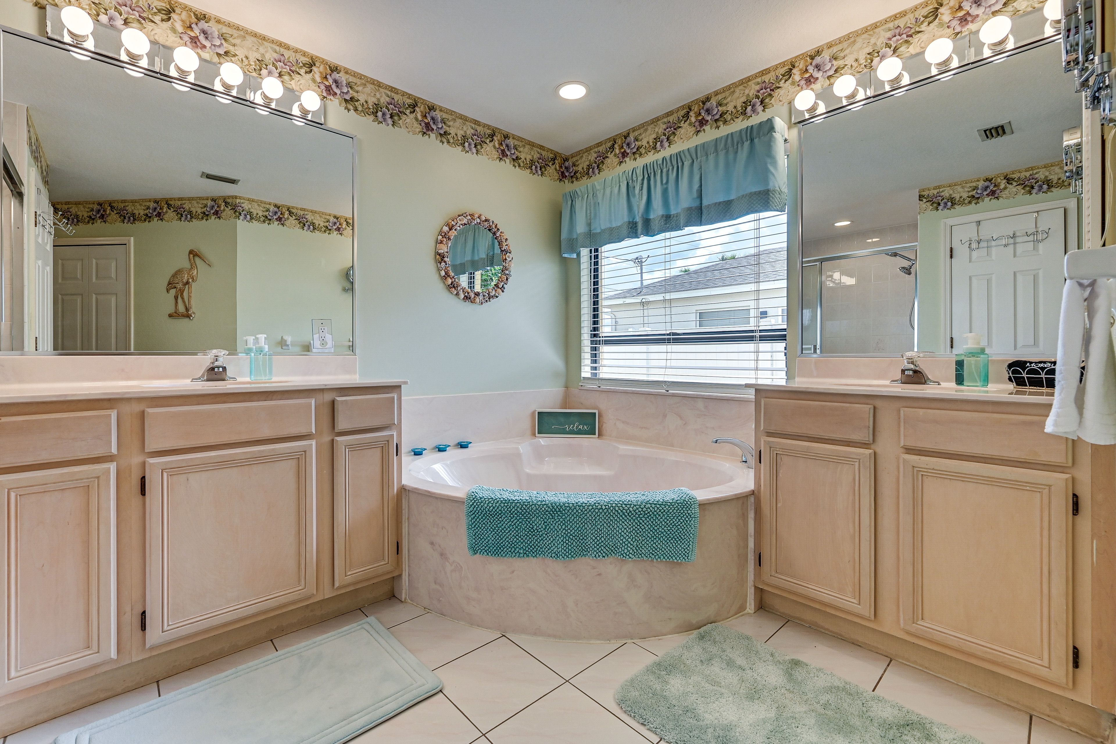 En-Suite Bathroom | Towels Provided