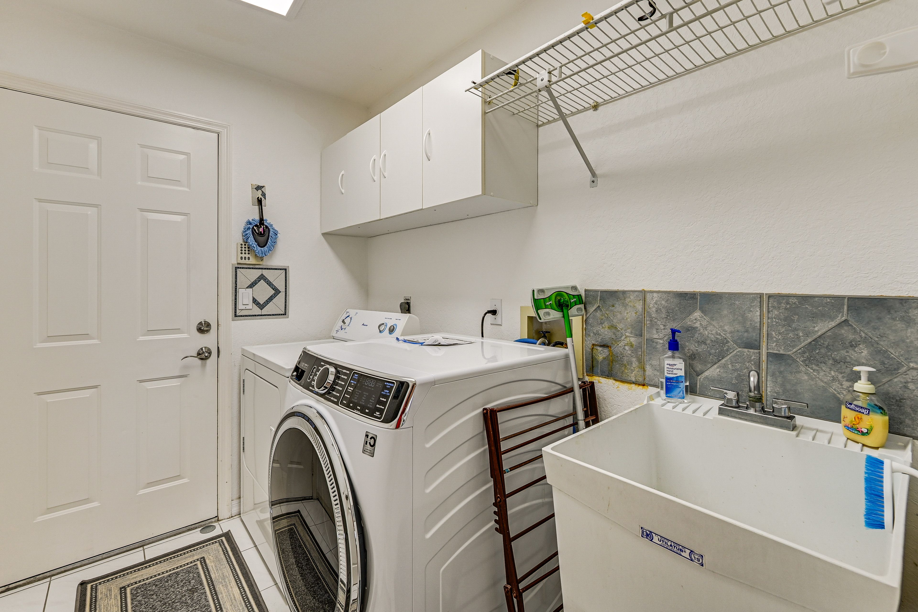 Laundry Room | Washer/Dryer