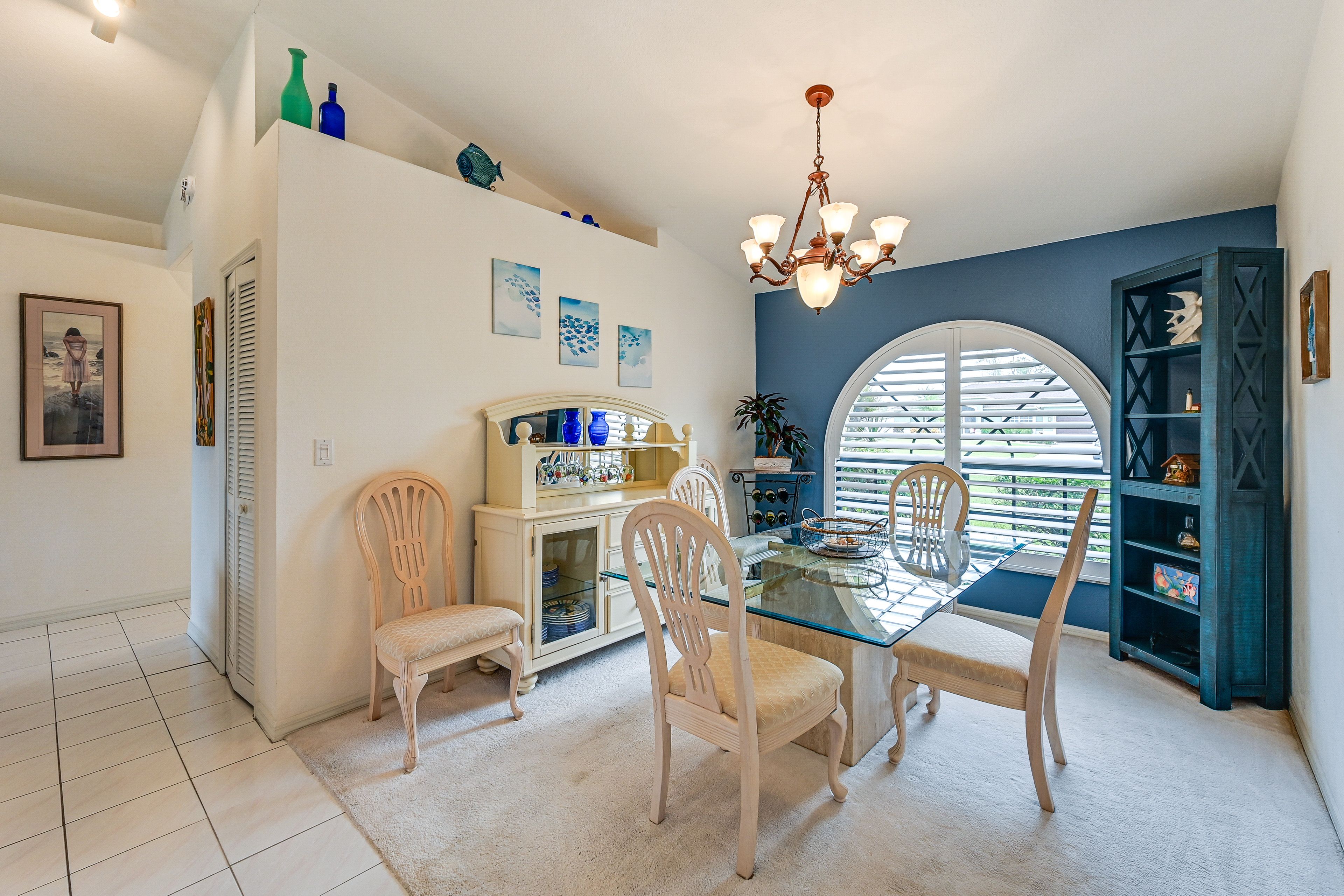 Dining Area | Dishware/Flatware