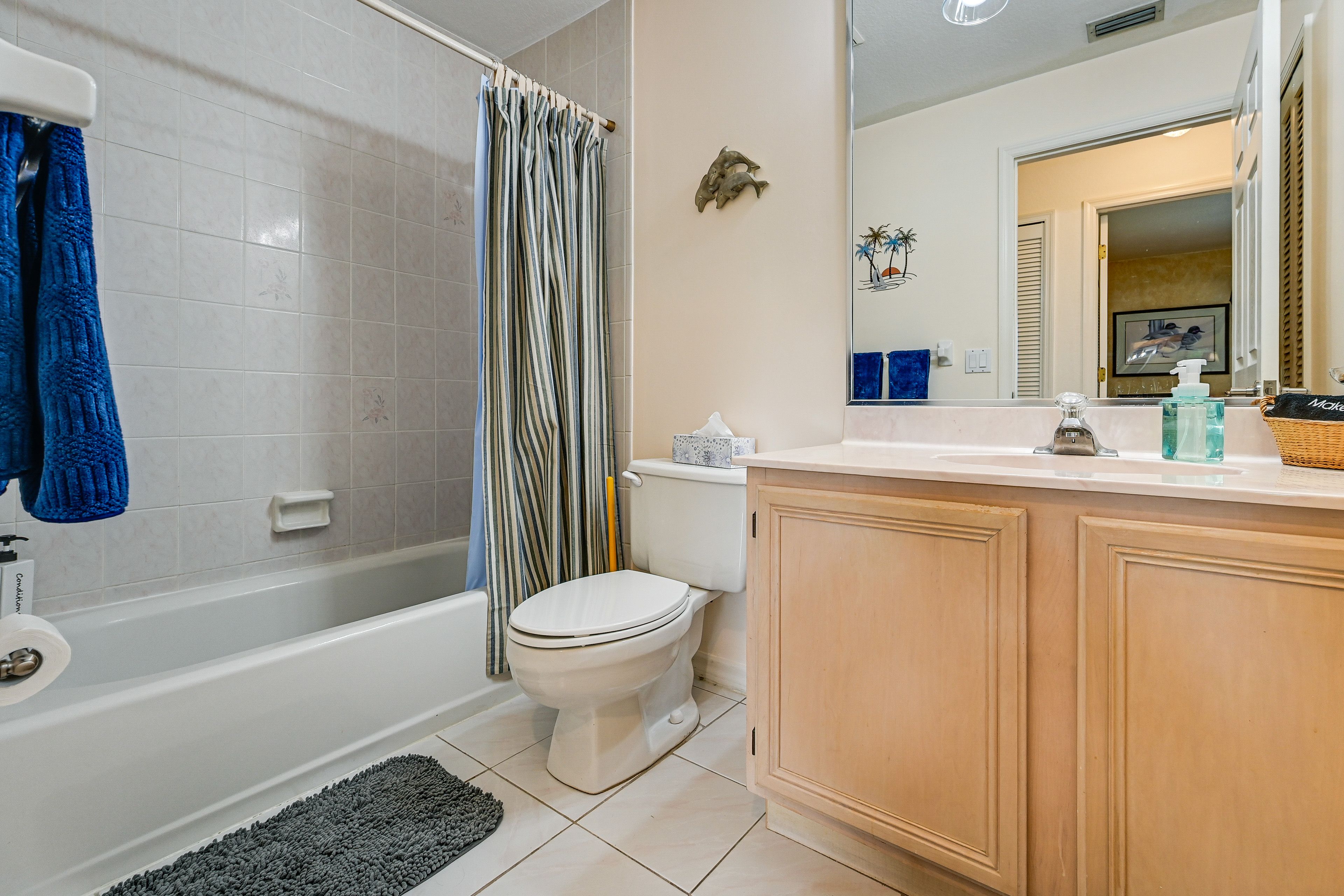 Full Bathroom | Complimentary Toiletries