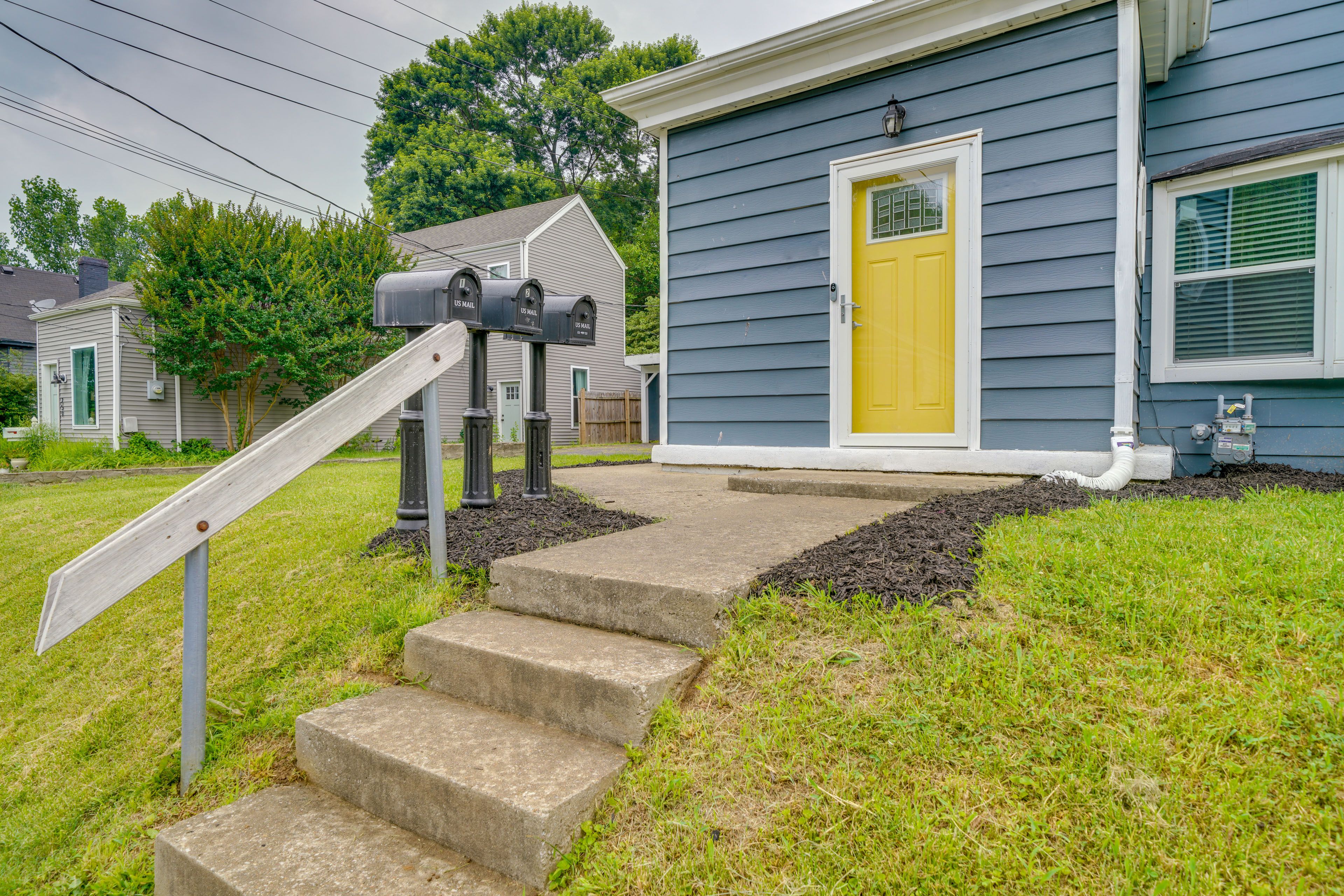 Front Exterior | Driveway (1 Vehicle)