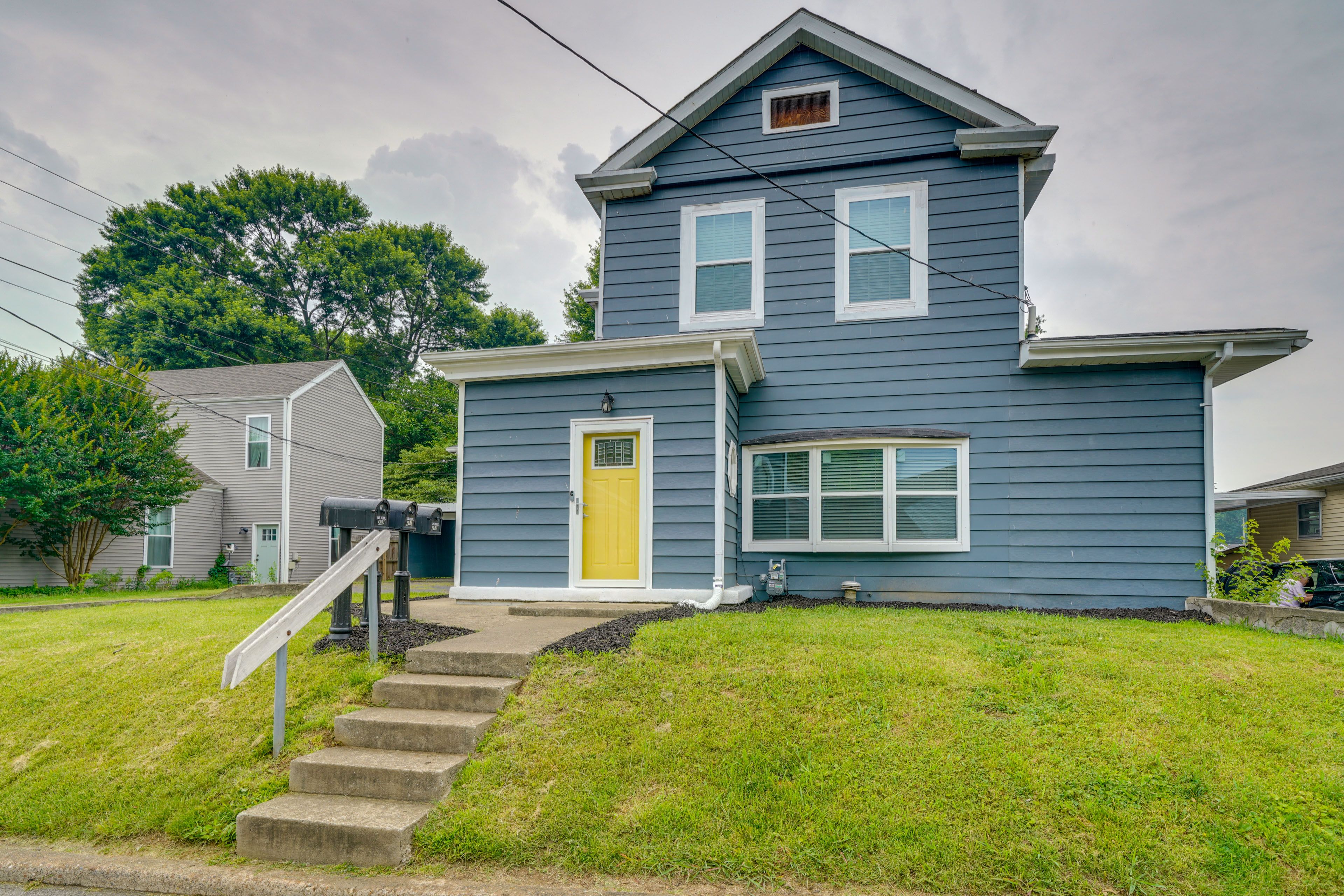 Louisville Vacation Rental | 3BR | 2BA | 1,900 Sq Ft | Stairs to Enter
