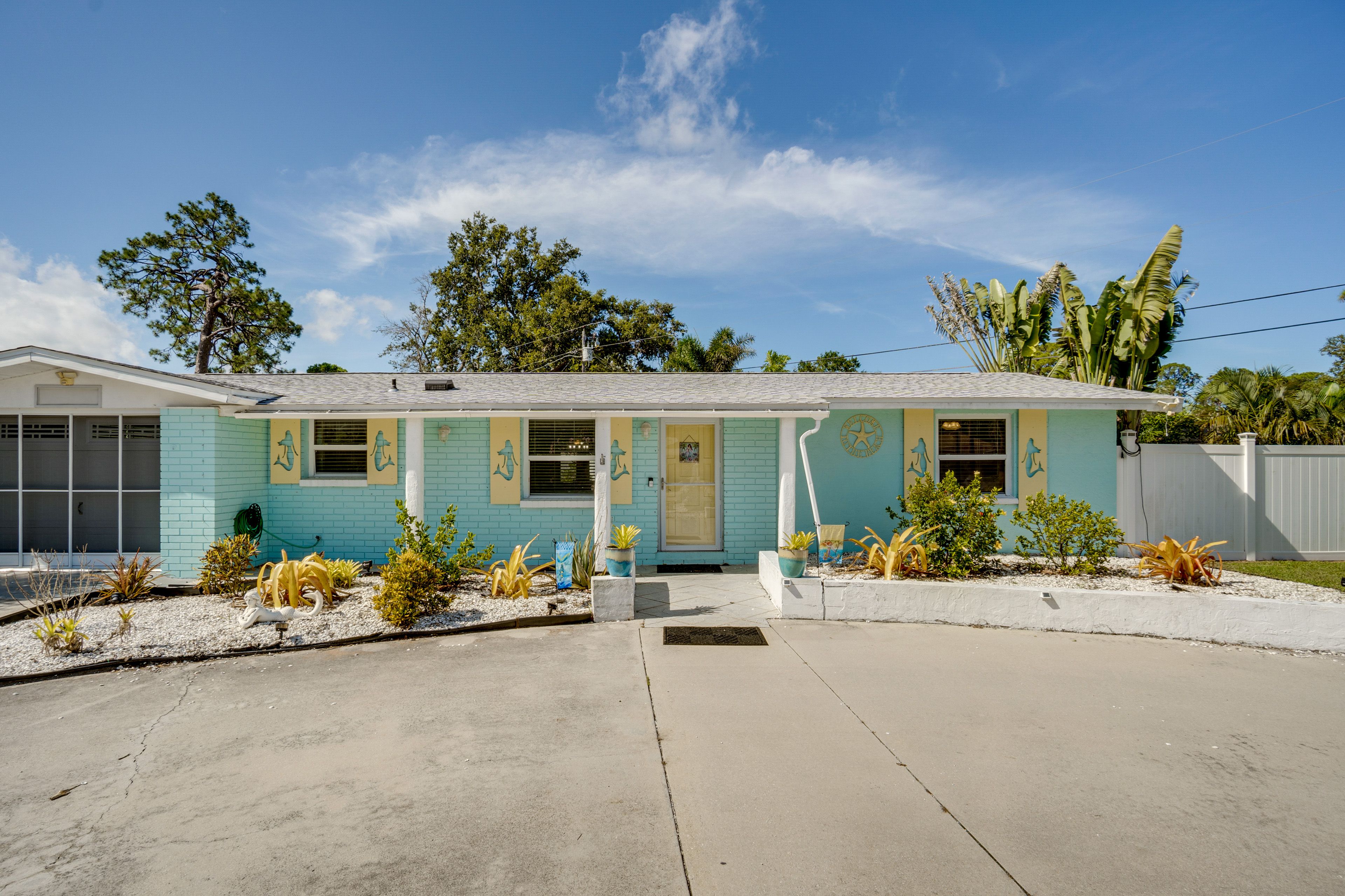 Home Exterior | Self Check-In | 9 Mi to Historic Downtown Venice