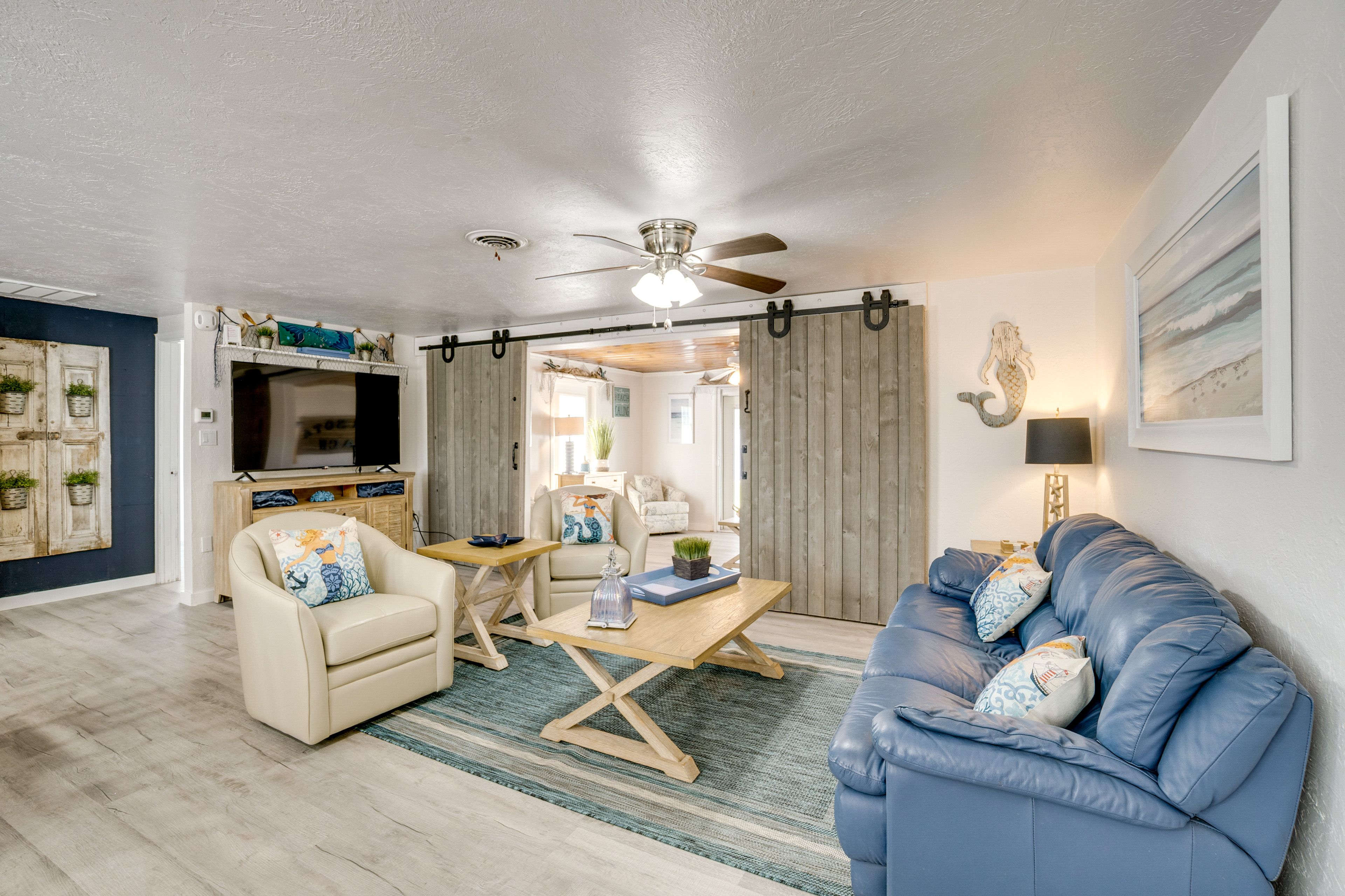 Englewood Vacation Rental | 2BR | 2BA | 1,600 Sq Ft | 1 Step Required