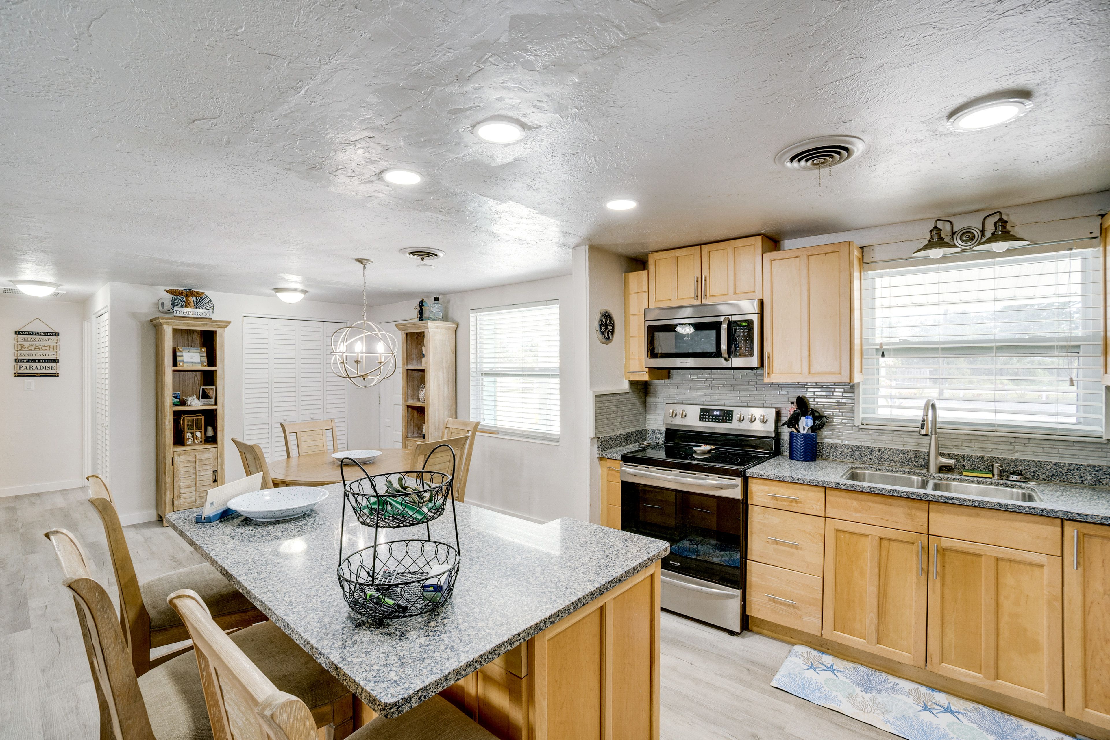 Kitchen | Single-Story House | In-Unit Laundry