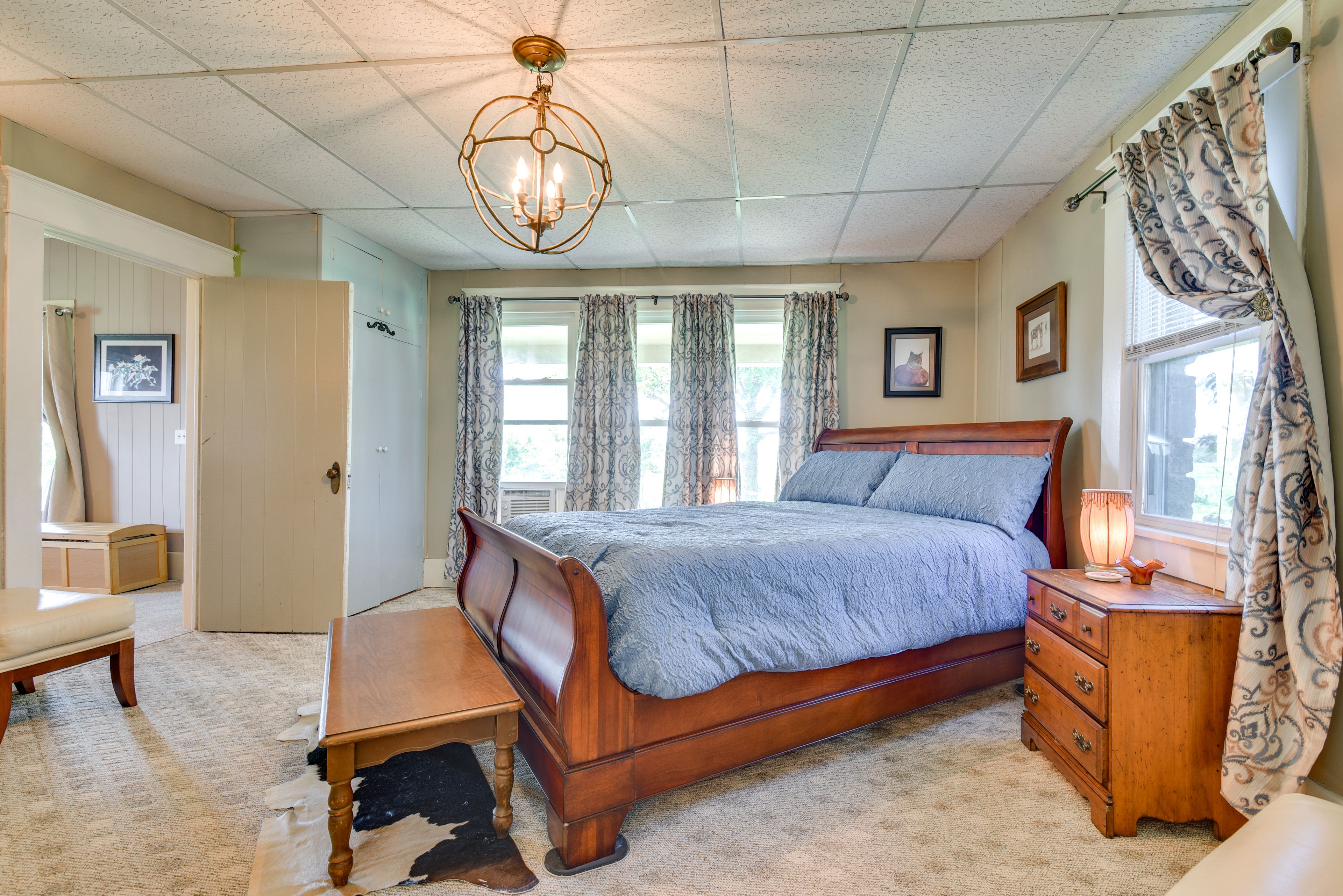 Bedroom 1 | Queen Bed | Flat-Screen TV