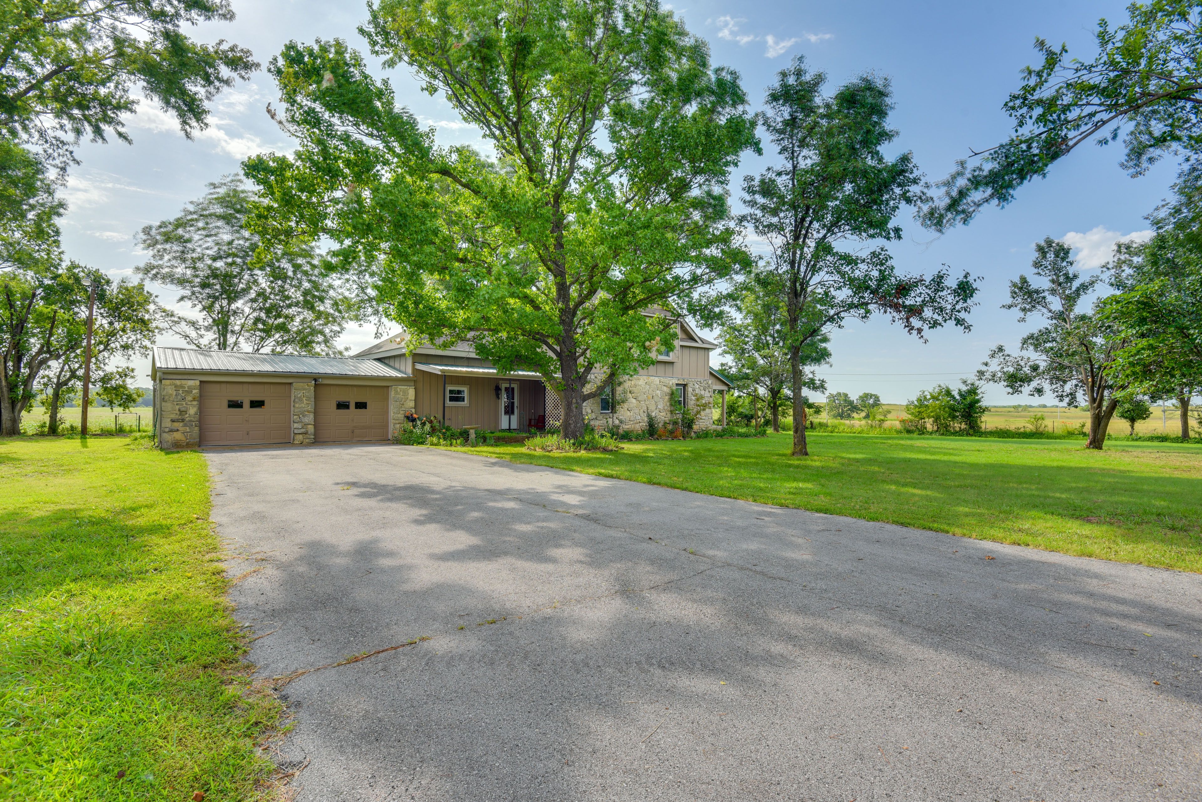 Parking | Driveway (5 Vehicles)